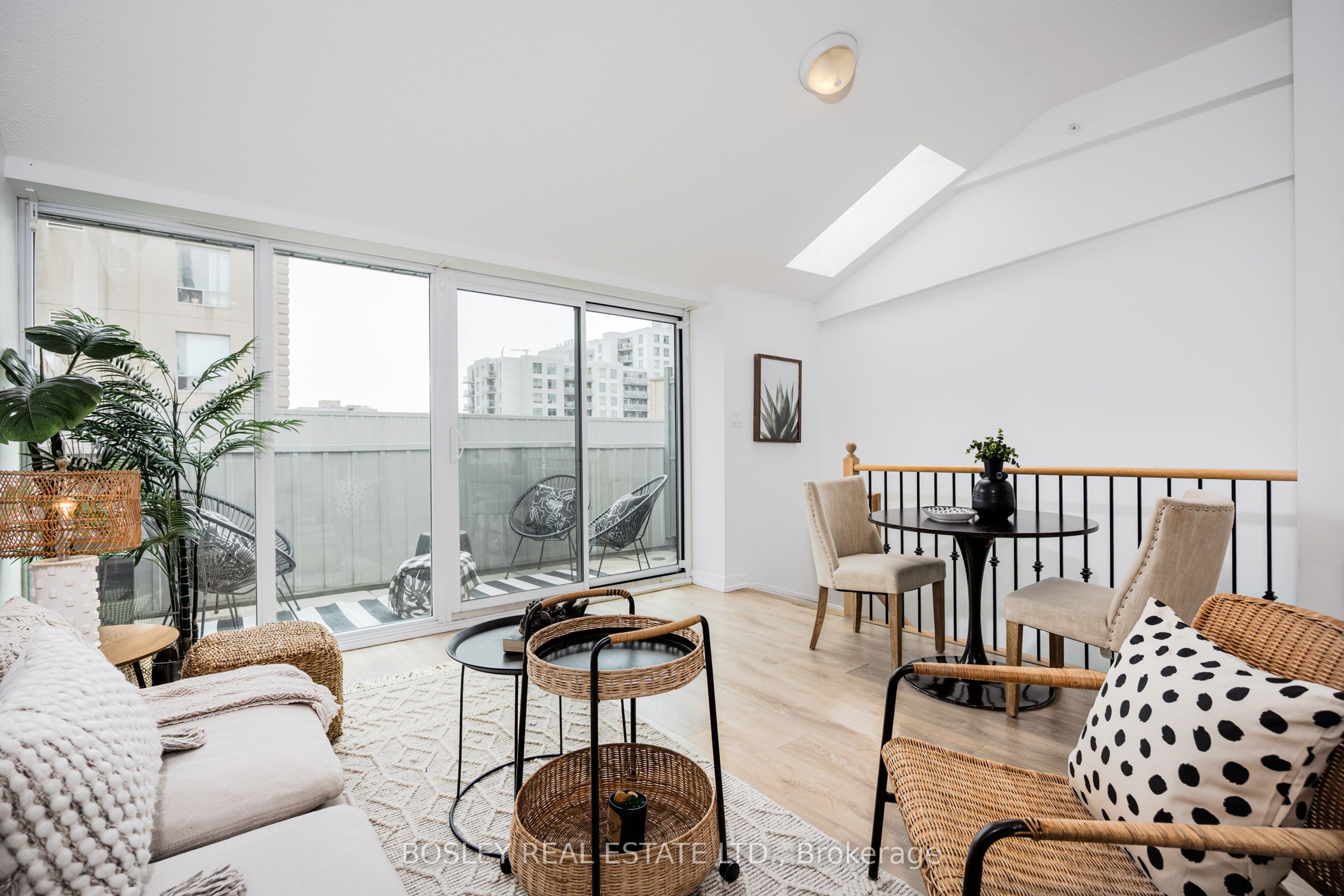 1410 Dupont Street 423, Toronto, ON M6H 2B1