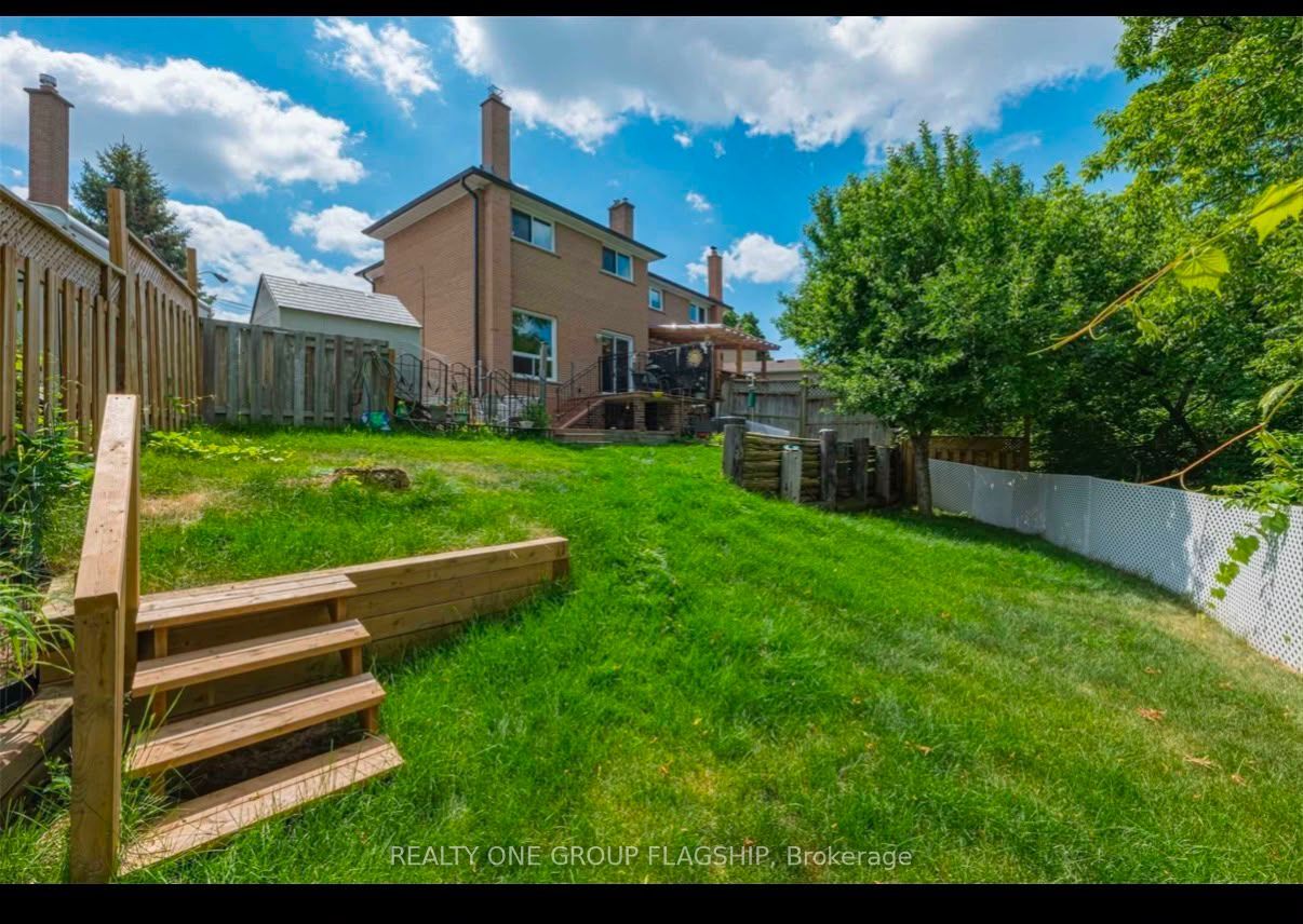 12 Azalea Court, Toronto, ON M9M 1V1 photo 4