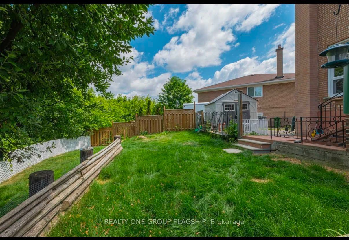 12 Azalea Court, Toronto, ON M9M 1V1 photo 5