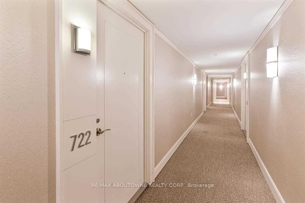 830 Lawrence Avenue W 722, Toronto, ON M6A 0B6 photo 3