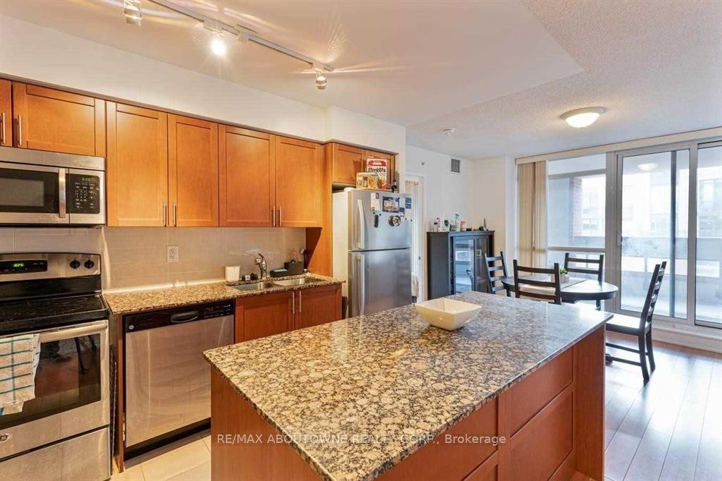 830 Lawrence Avenue W 722, Toronto, ON M6A 0B6 photo 5