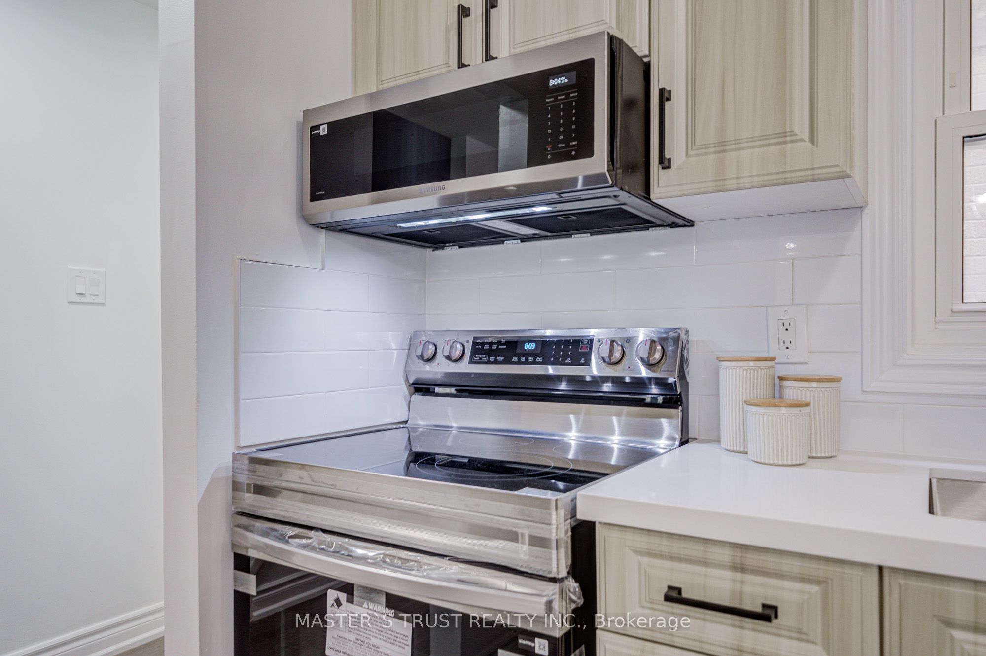 4 Gatsby Square, Brampton, ON L6S 2H4 photo 2