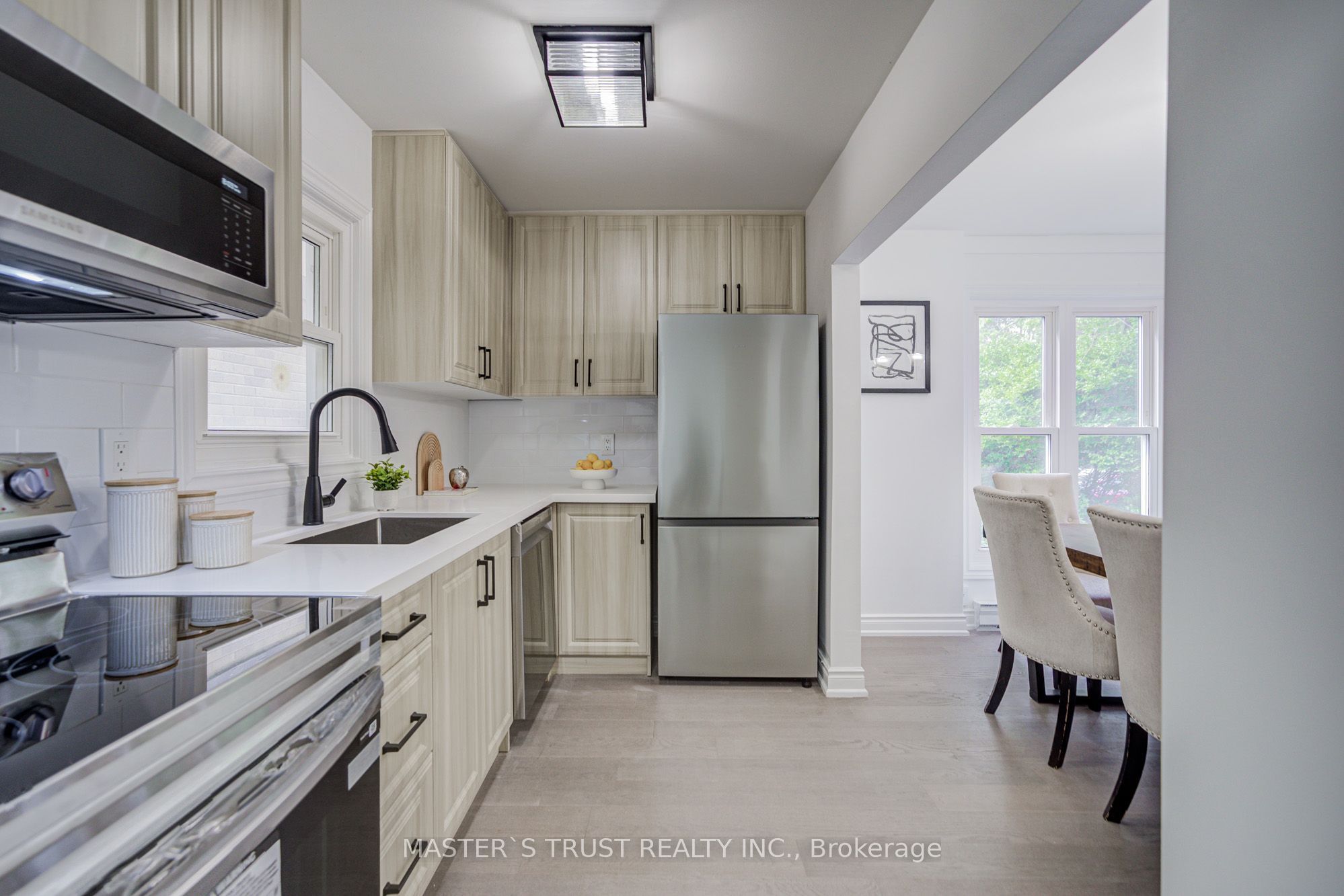 4 Gatsby Square, Brampton, ON L6S 2H4 photo 3