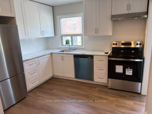 254 Kerr Street 1, Oakville, ON L6K 3B2 photo 3