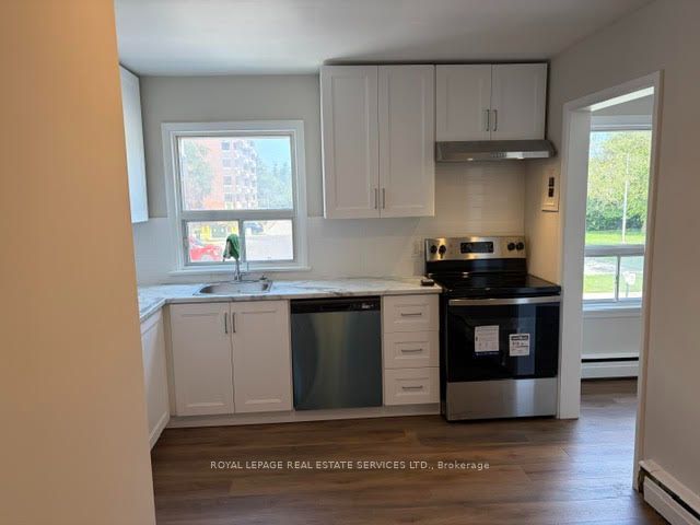 254 Kerr Street 1, Oakville, ON L6K 3B2 photo 4