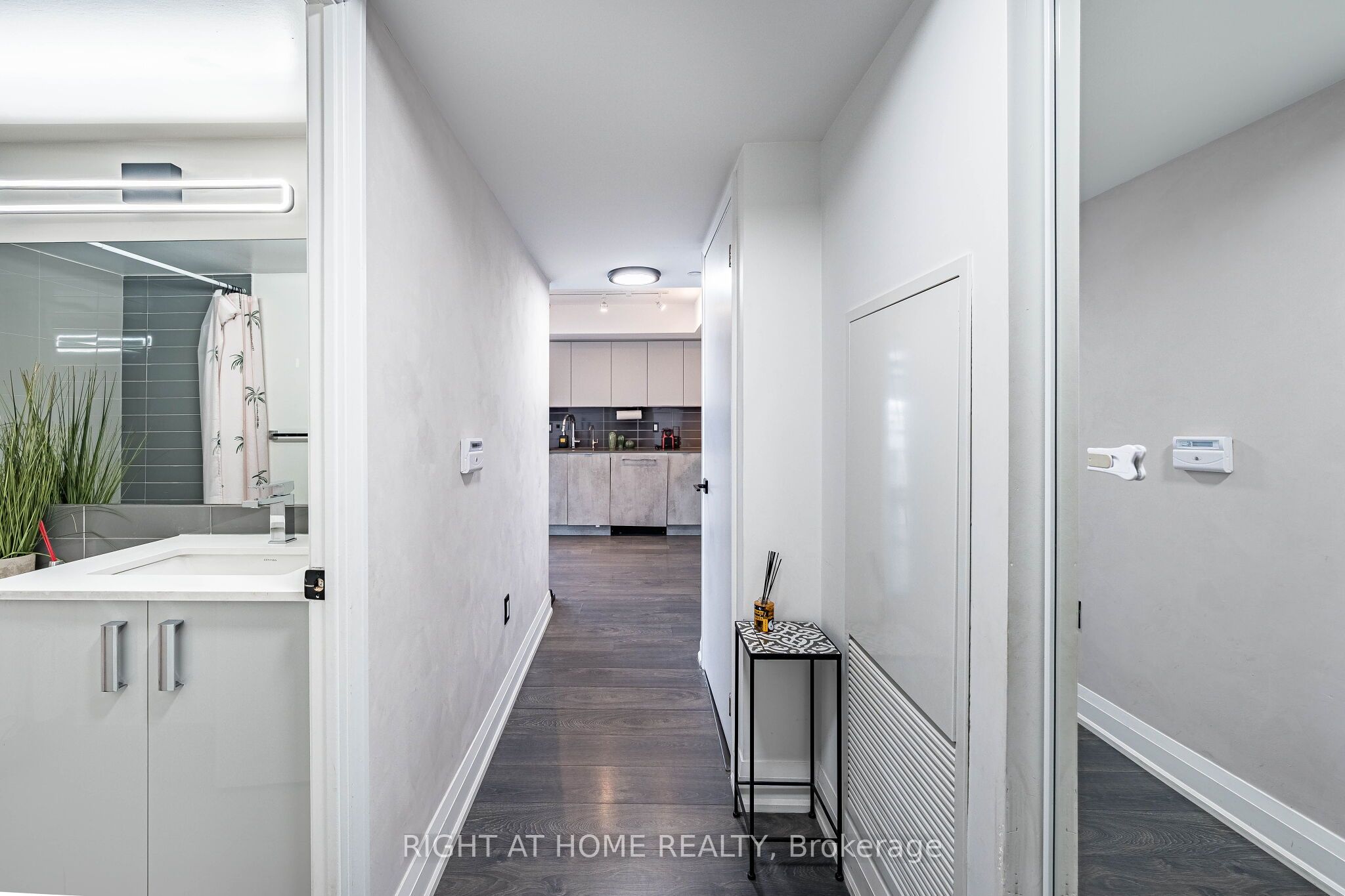 30 gibbs Road 1309, Toronto, ON M9B 0E4 photo 3