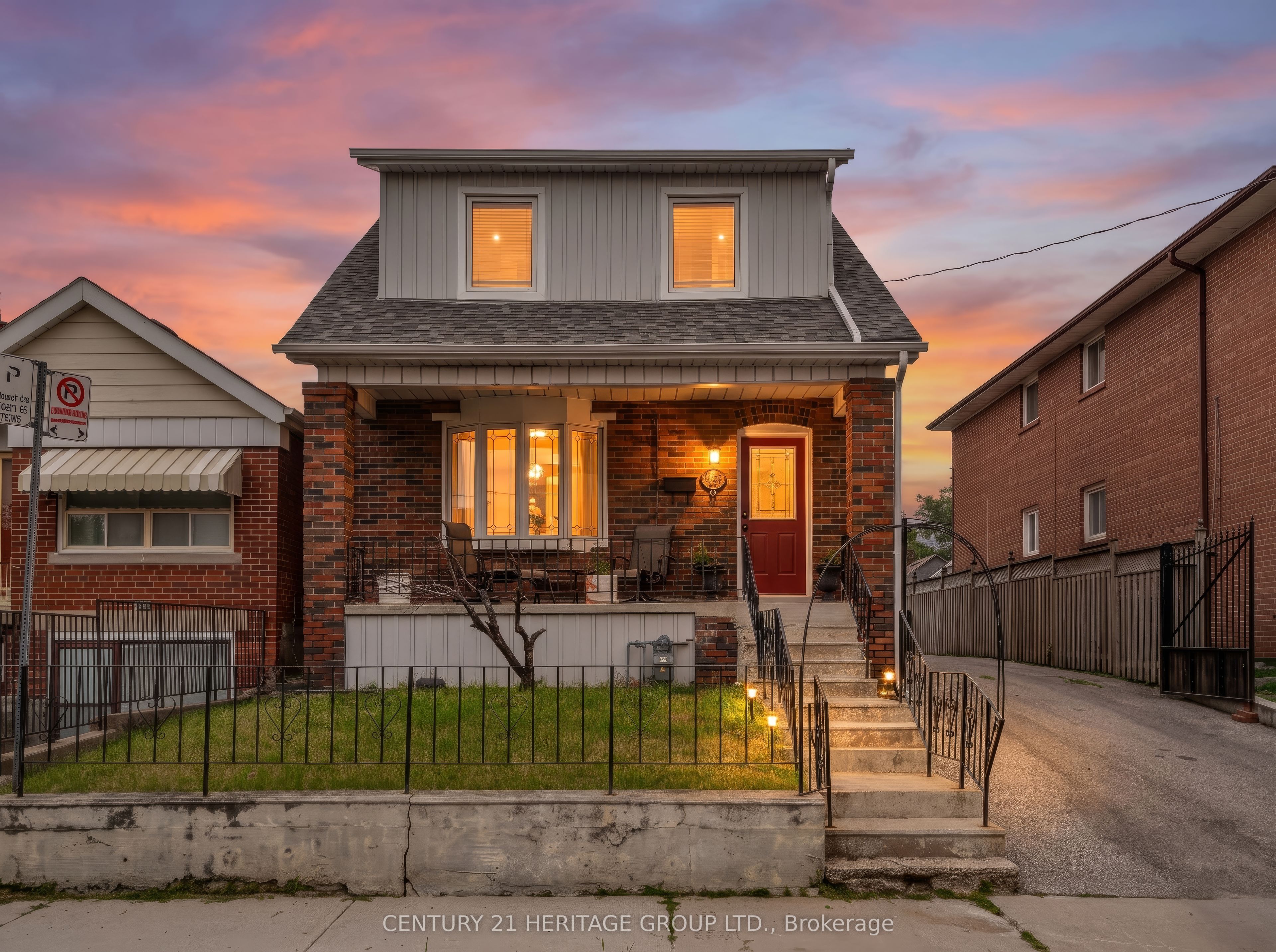 33 Sanderstead Avenue, Toronto, ON M6E 4X6 photo 2