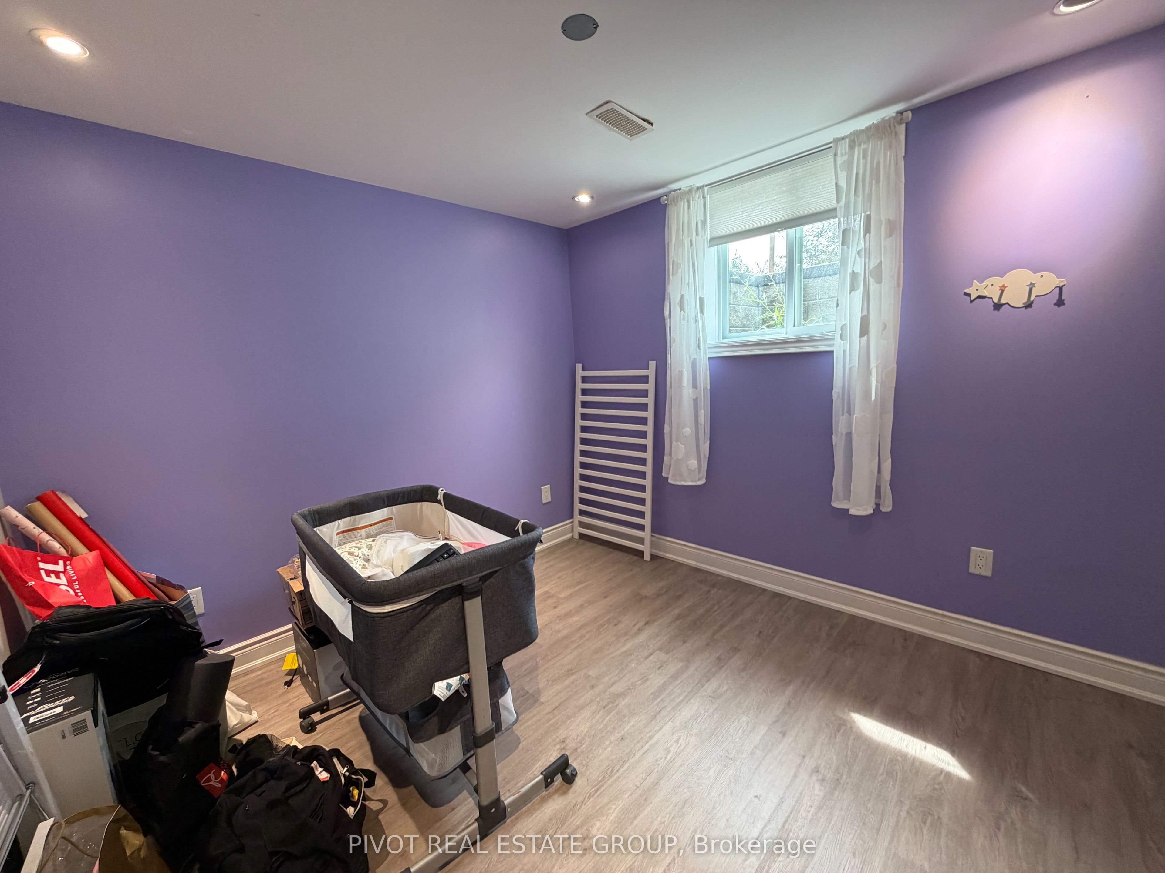1303 Freeport Drive, Mississauga, ON L5C 1S5 photo 2