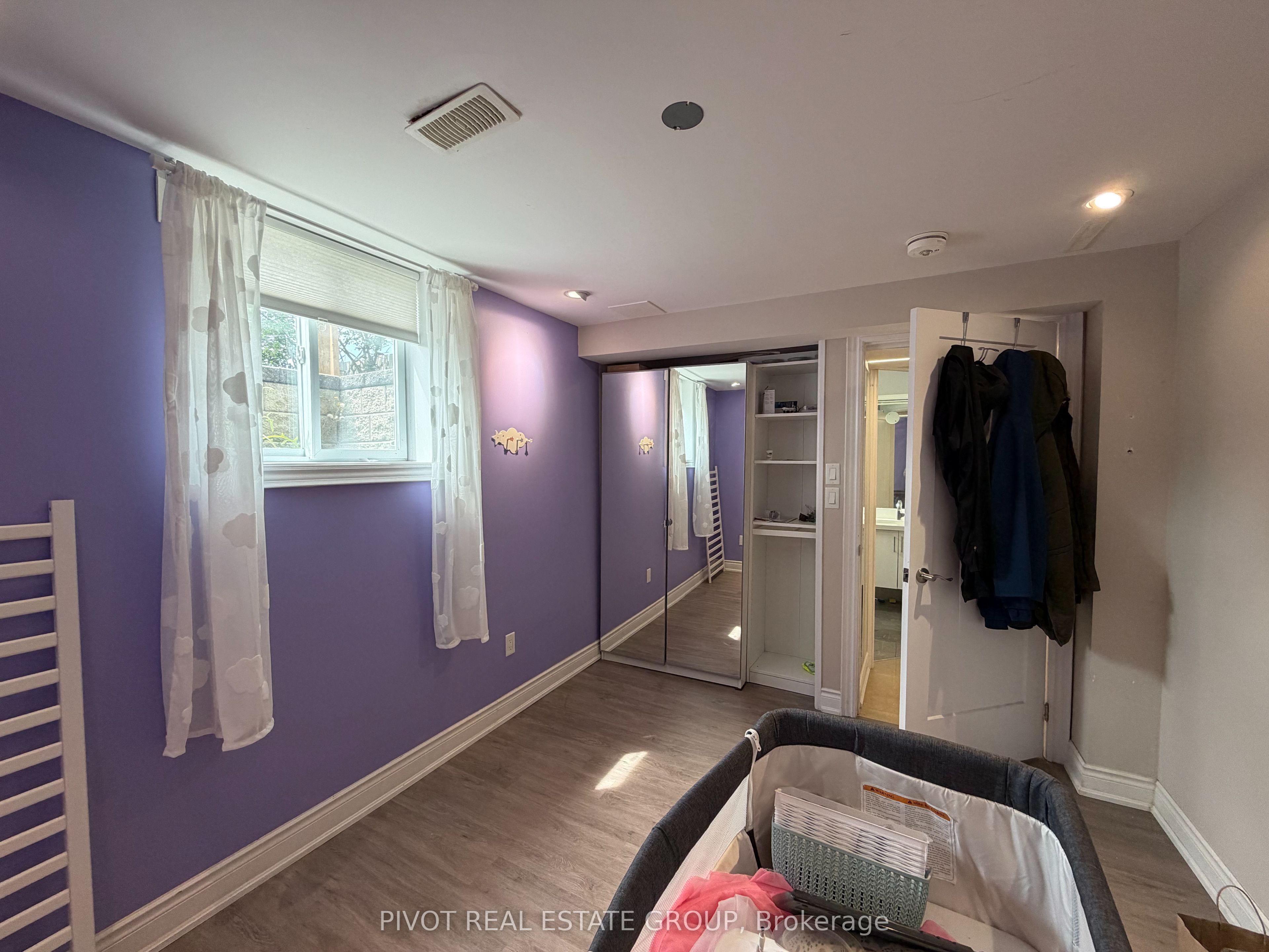 1303 Freeport Drive, Mississauga, ON L5C 1S5 photo 3
