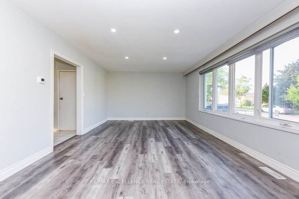 7150 Minotola Avenue, Mississauga, ON L4T 2T1 photo 5