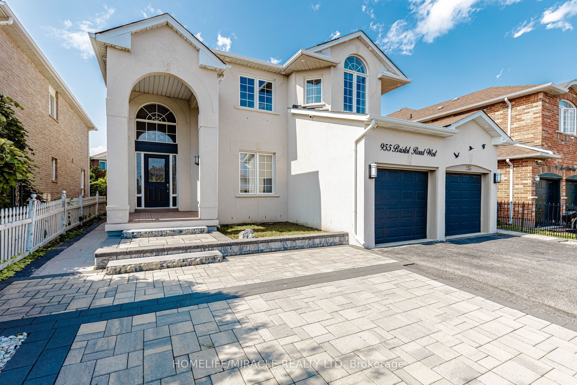 955 Bristol Road W, Mississauga, ON L5V 2N9 photo 2
