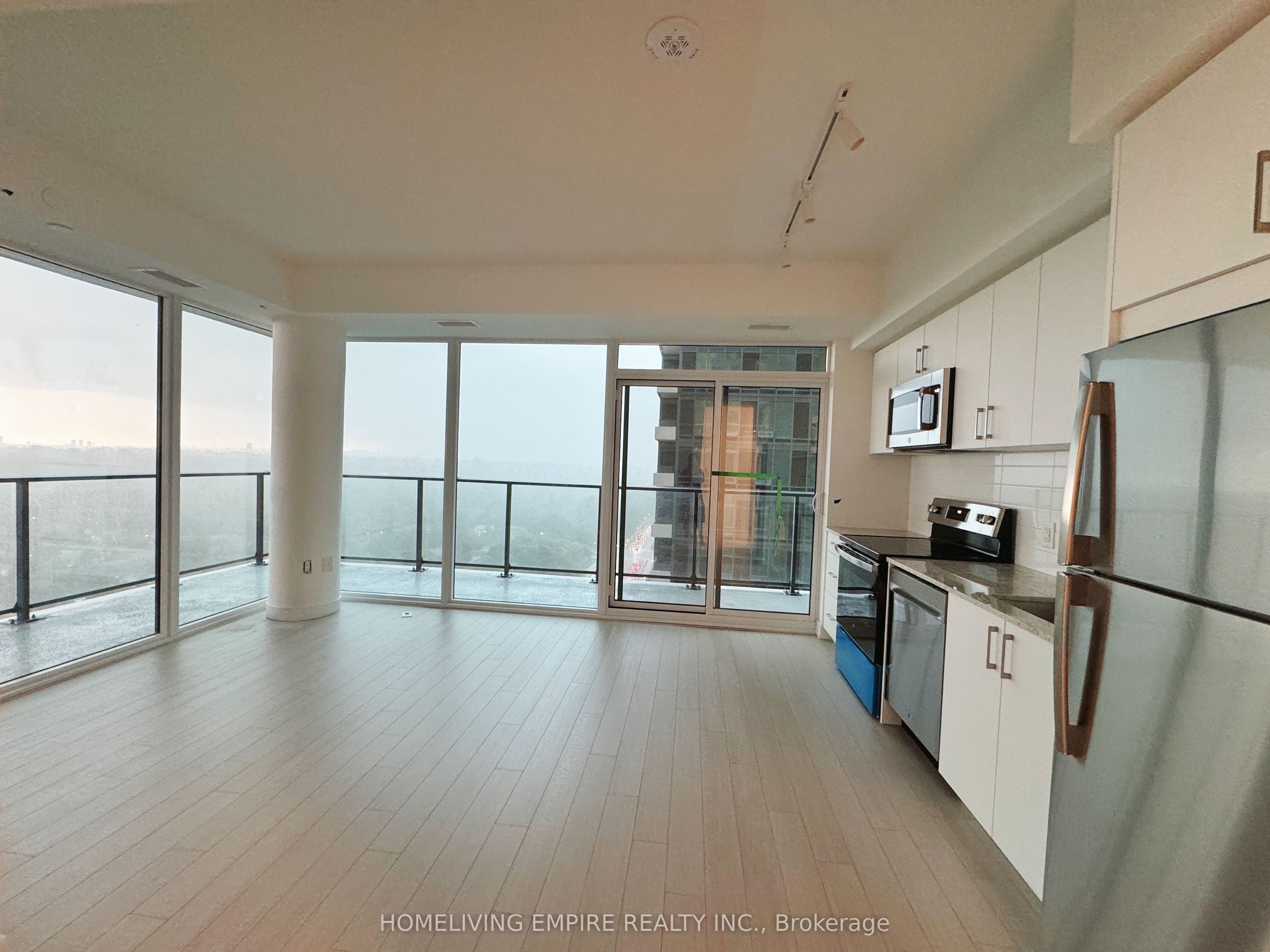 4010 Eglinton Avenue W 1915, Toronto, ON M9A 0G5 photo 2