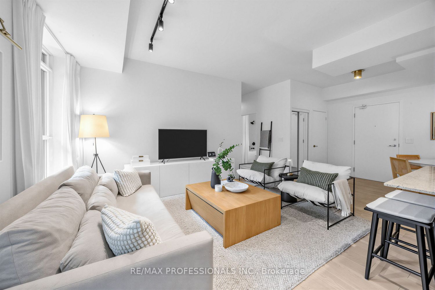 155 Legion Road N 402, Toronto, ON M8Y 0A7 photo 5