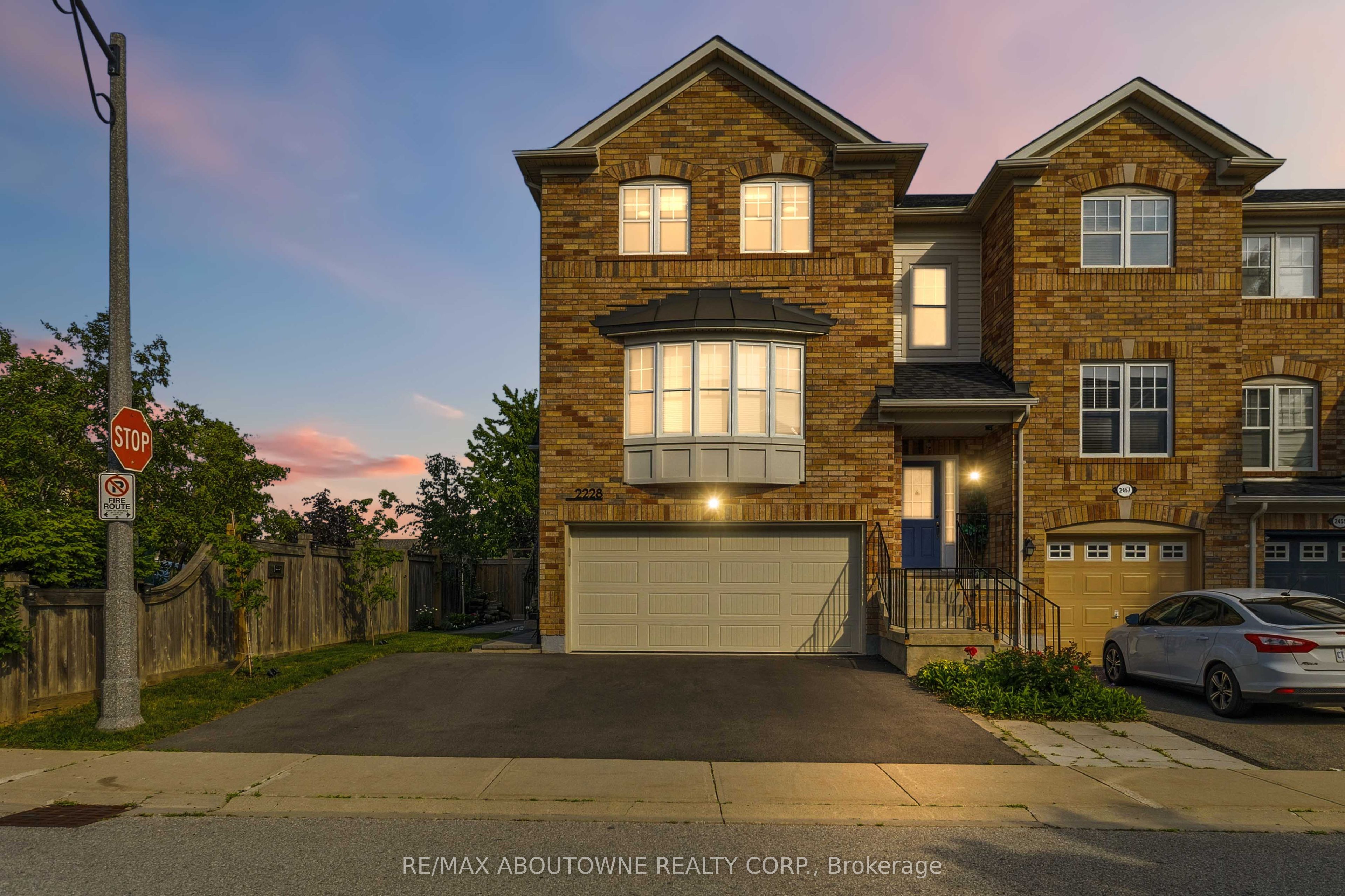 2228 Jillian Lane, Oakville, ON L6M 0G7
