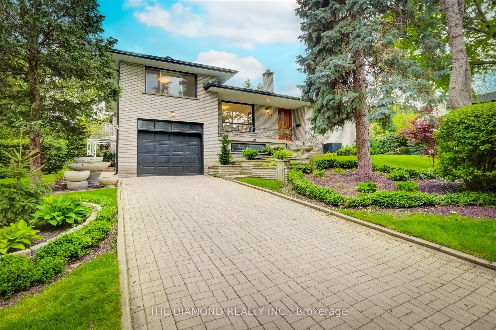 15 Government Road, Toronto, ON M8X 1V7