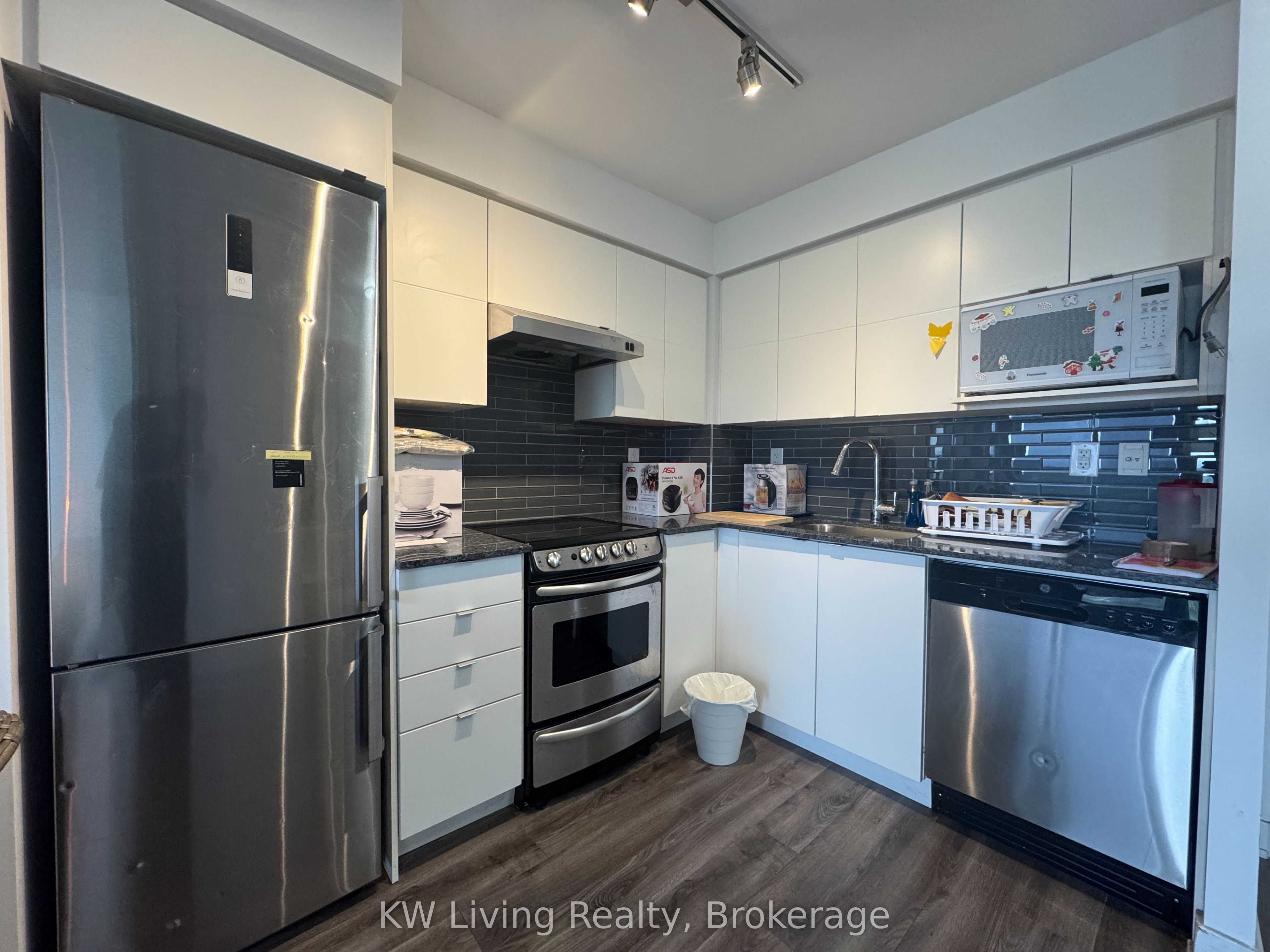 160 Flemington Road 1012, Toronto, ON M6A 1N6 photo 5