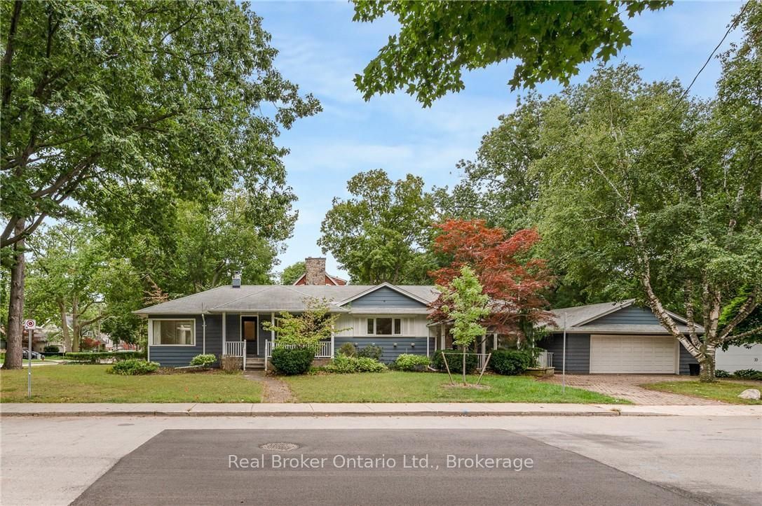 374 Spruce Street, Oakville, ON L6J 2H3 photo 2