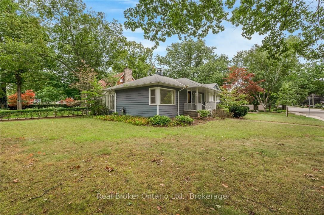 374 Spruce Street, Oakville, ON L6J 2H3 photo 4