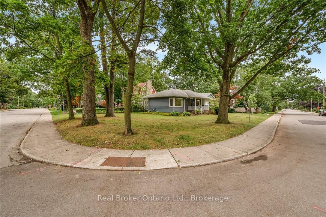 374 Spruce Street, Oakville, ON L6J 2H3 photo 5