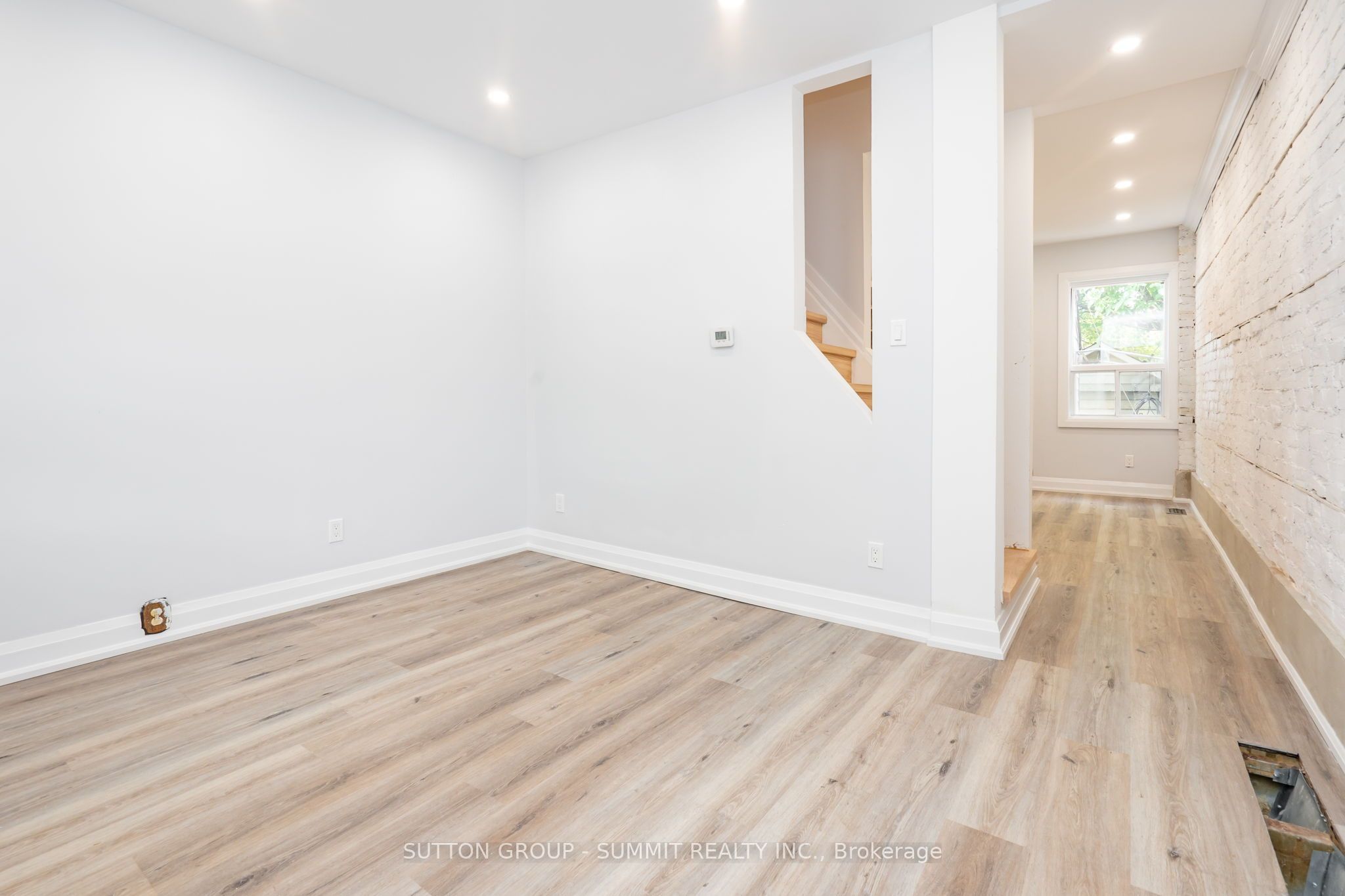 100 ROSETHORN Avenue, Toronto, ON M6N 3L1 photo 3