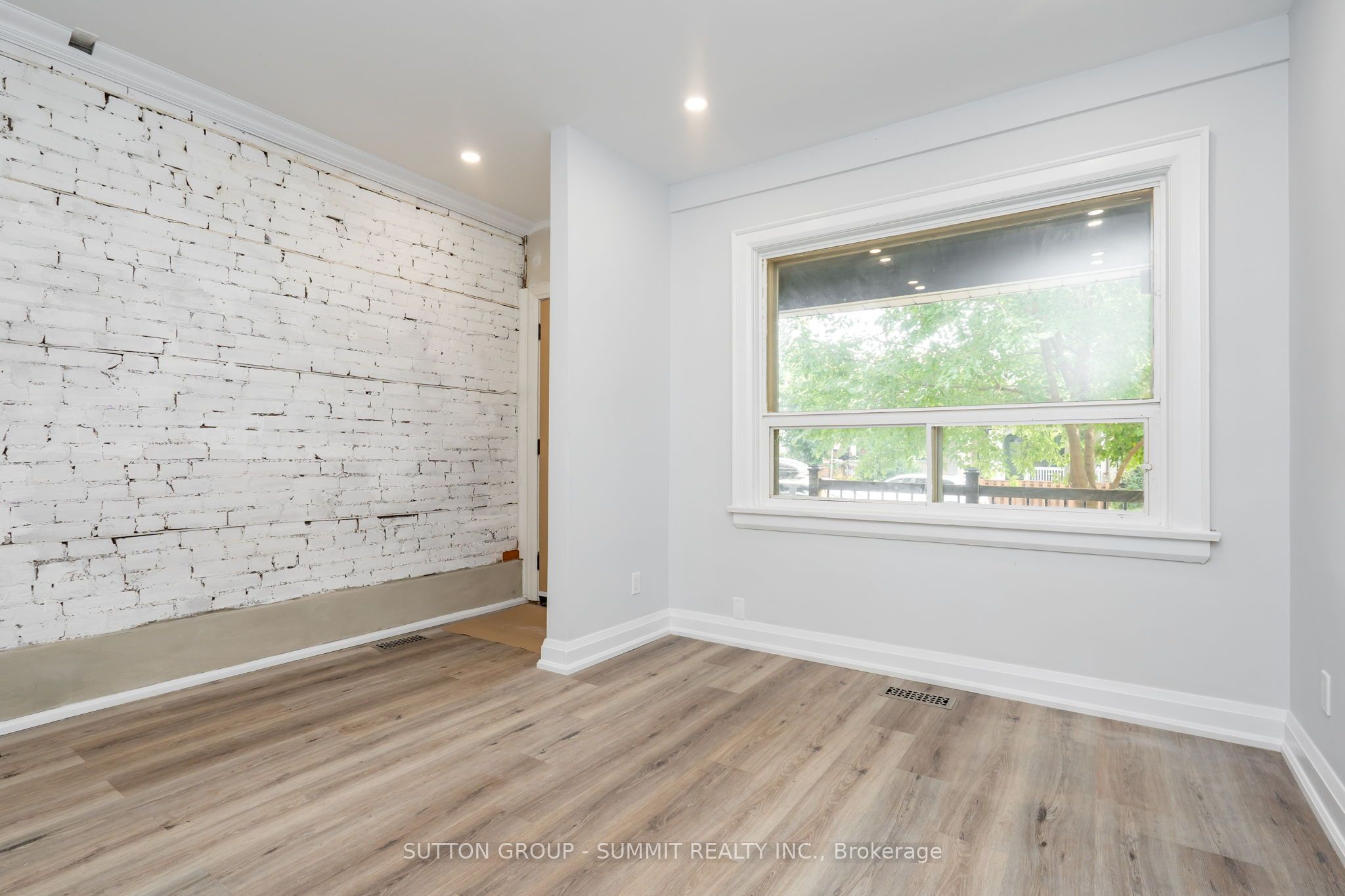 100 ROSETHORN Avenue, Toronto, ON M6N 3L1 photo 5