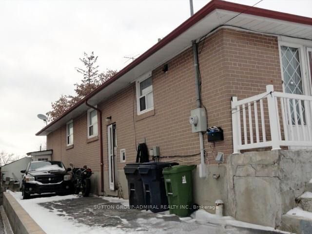 205 St Lucie Drive, Toronto, ON M9M 1T4 photo 3