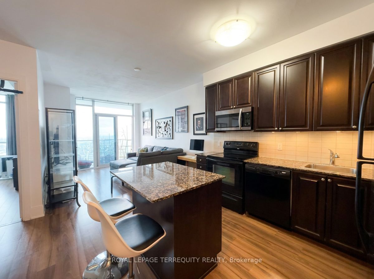 330 Burnhamthorpe Road W 2810, Mississauga, ON L5B 0E1 photo 2