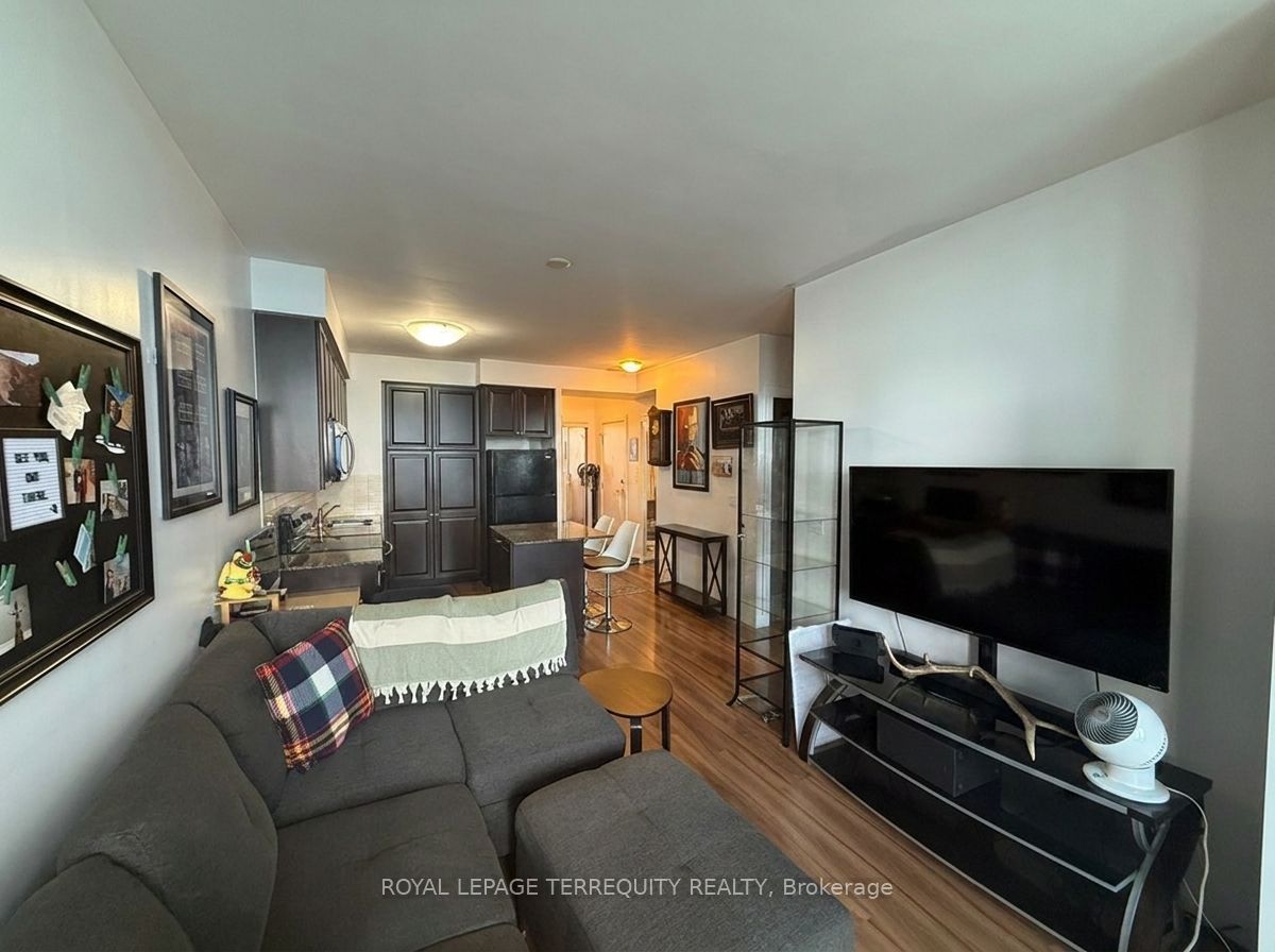 330 Burnhamthorpe Road W 2810, Mississauga, ON L5B 0E1 photo 3
