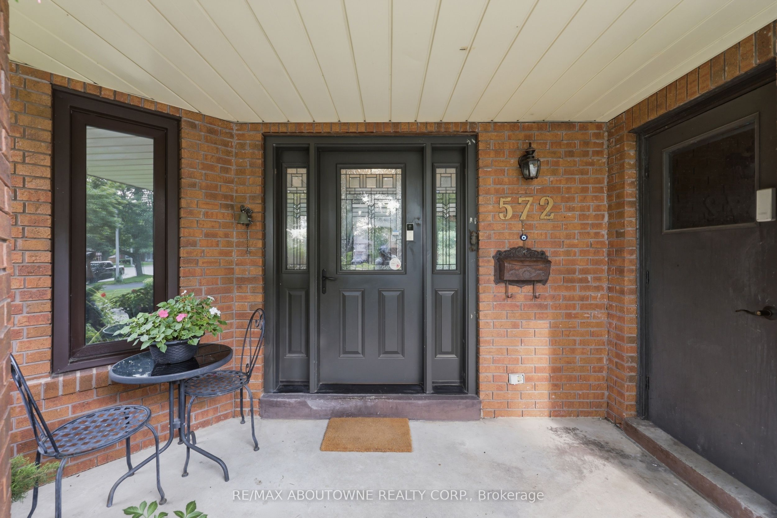 572 Harmony Avenue, Burlington, ON L7N 3S8 photo 3