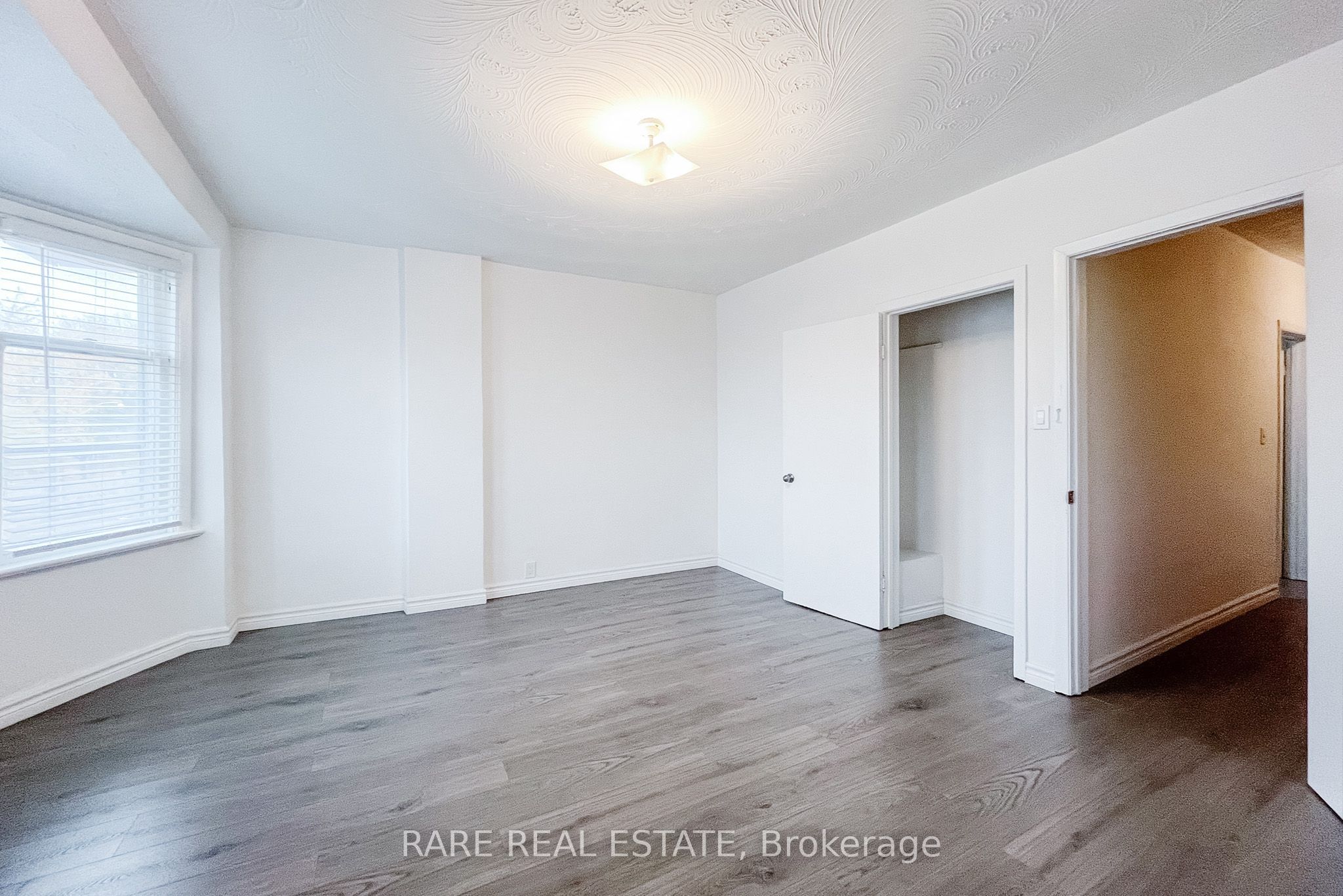 32 Garnet Avenue Upper, Toronto, ON M6G 1V5 photo 4