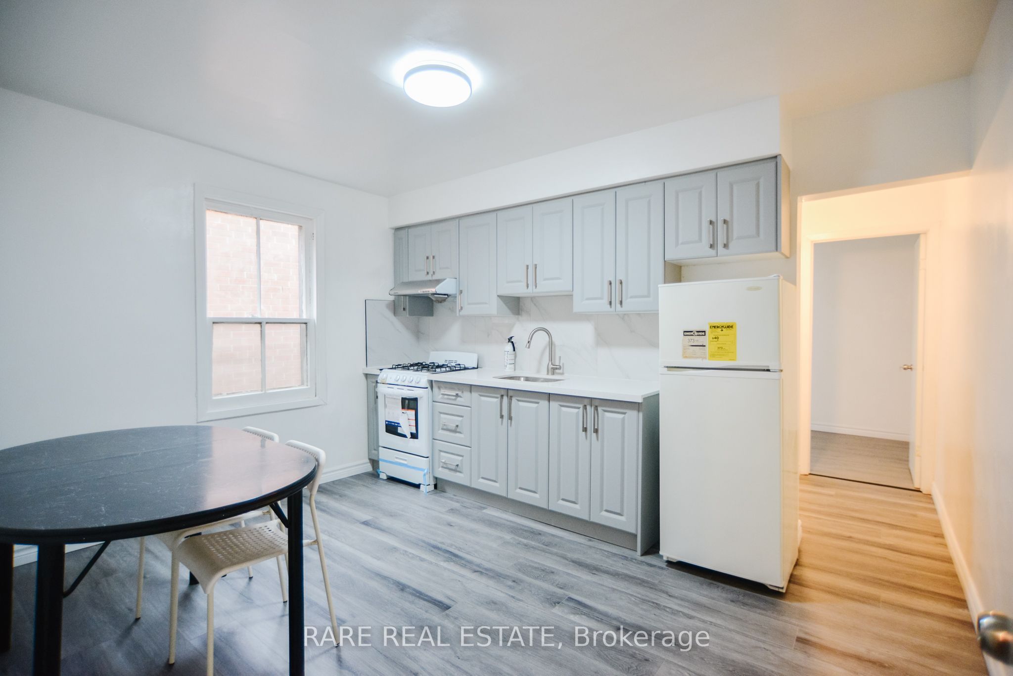 32 Garnet Avenue Upper, Toronto, ON M6G 1V5 photo 5