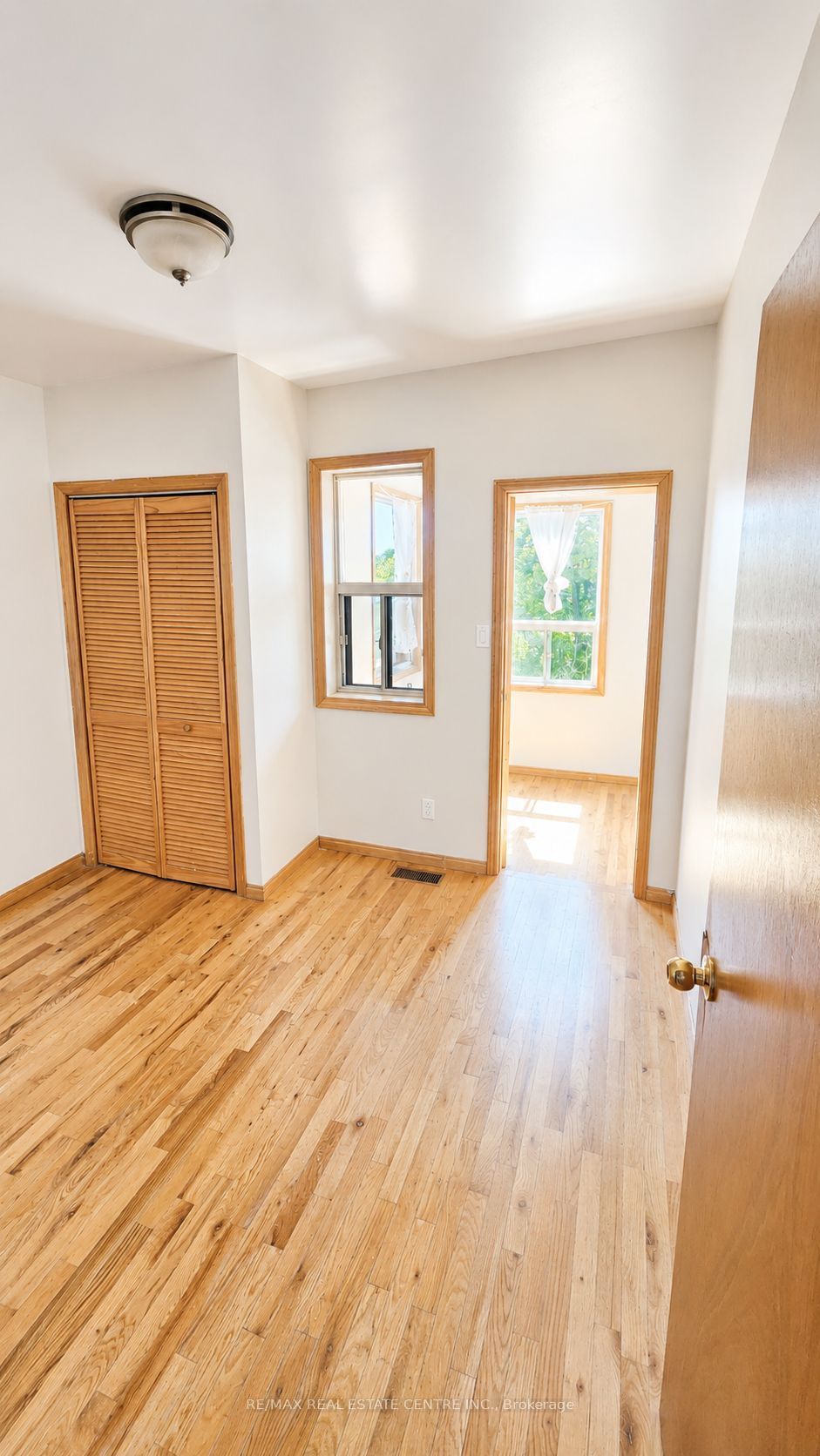 908 Ossington Avenue Upper, Toronto, ON M6G 3V1 photo 5