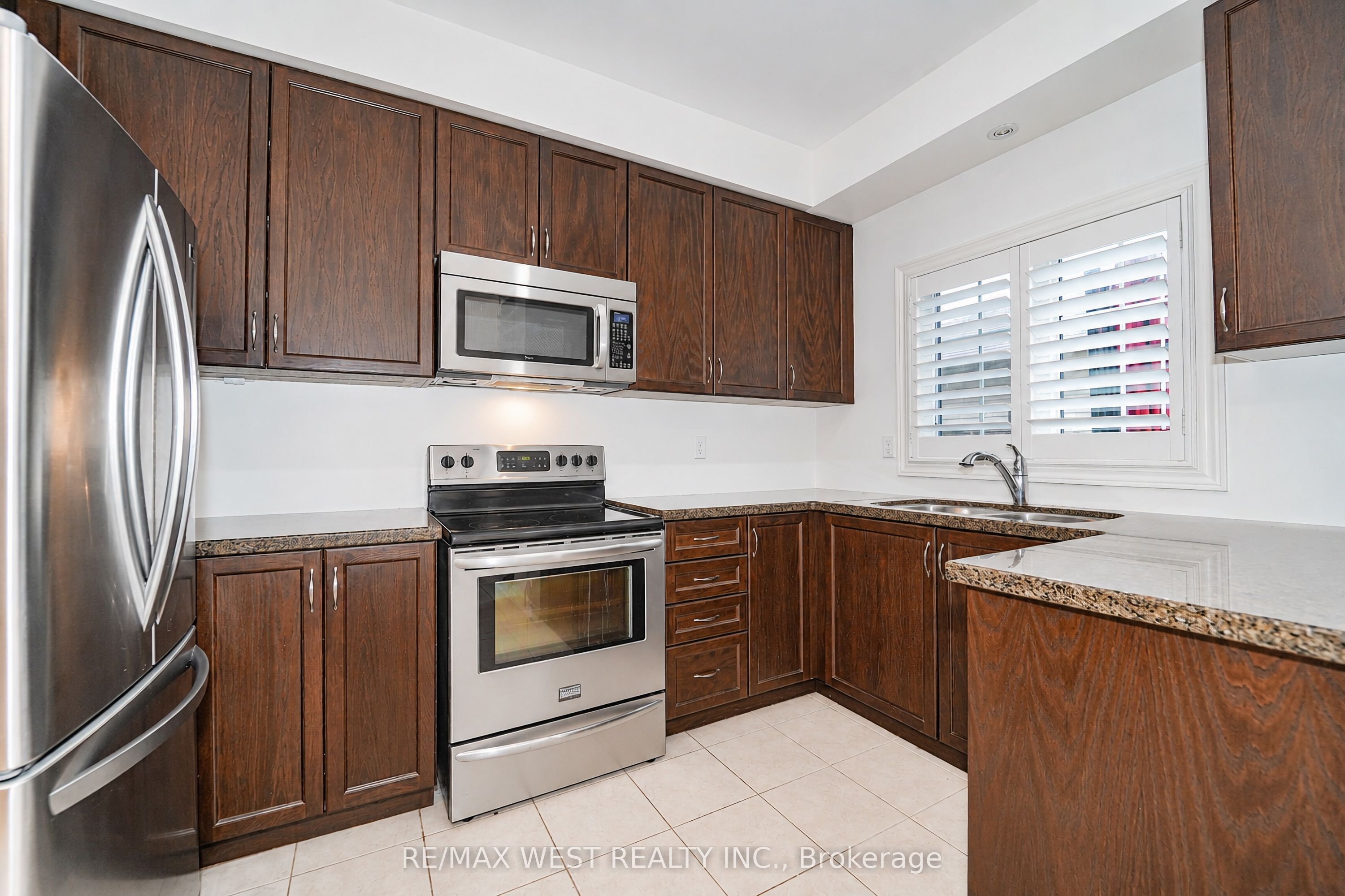 221 Isaac Devins Boulevard, Toronto, ON M9M 0B6 photo 3