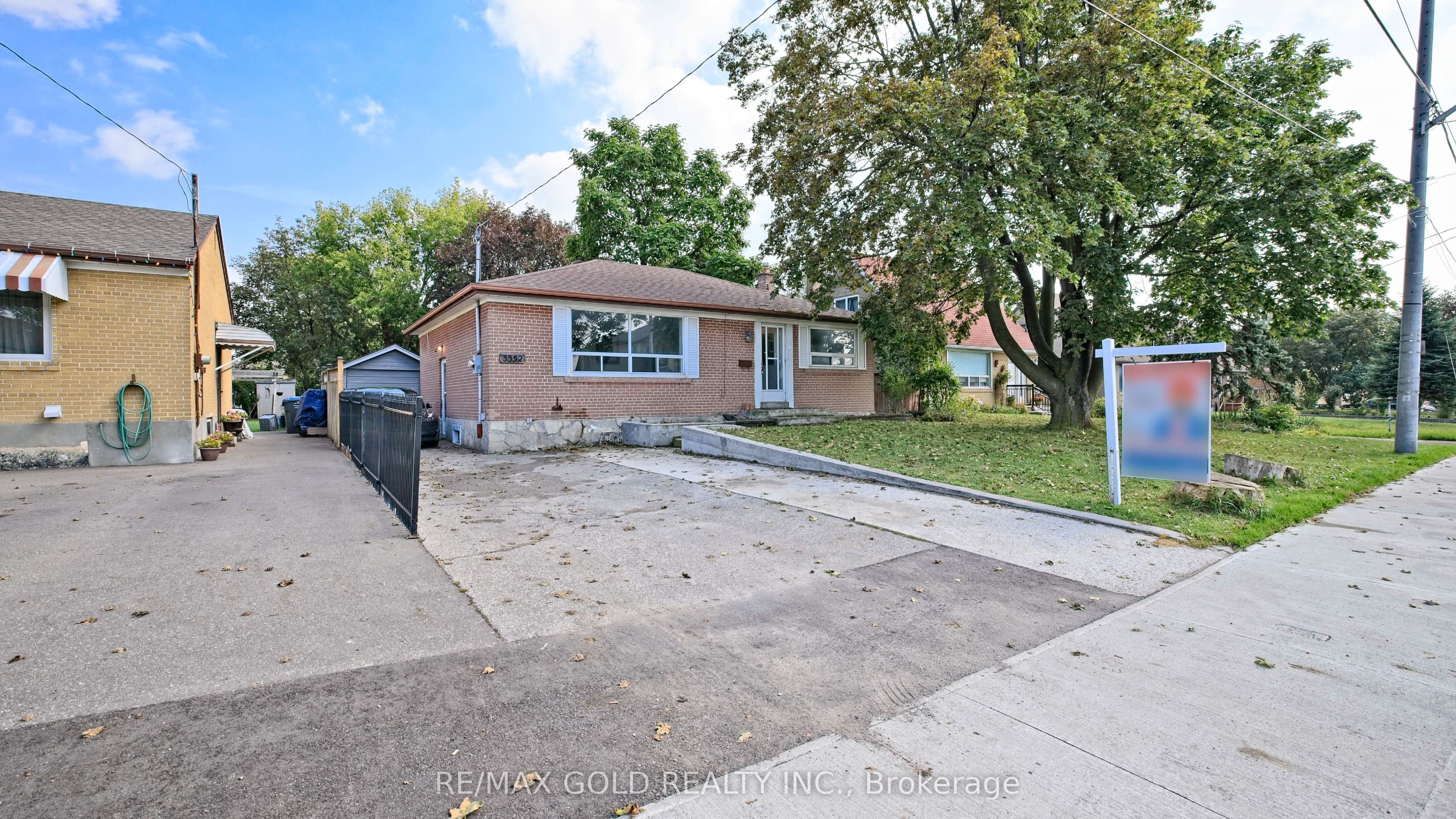 3352 Etude Drive, Mississauga, ON L4T 1T3 photo 2