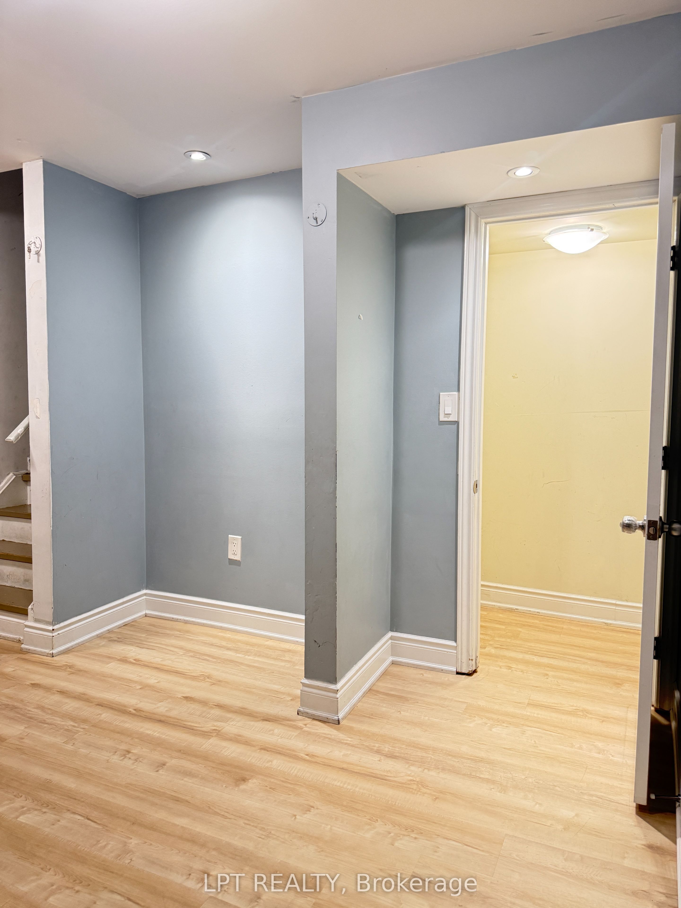 3304 Sunlight Street Basement, Mississauga, ON L5M 0G8 photo 2