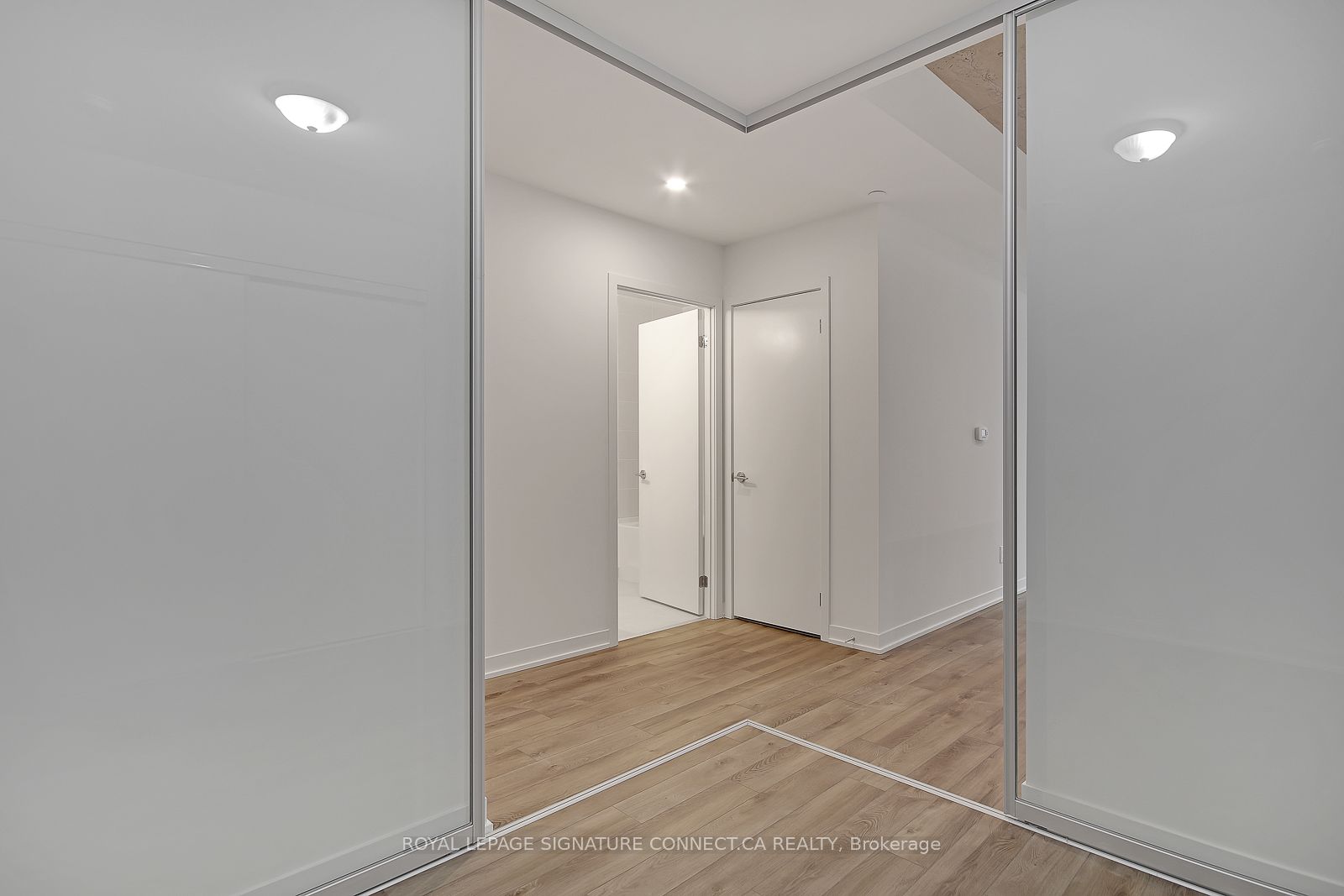 1808 St Clair Avenue 410, Toronto, ON M6N 0C1 photo 4
