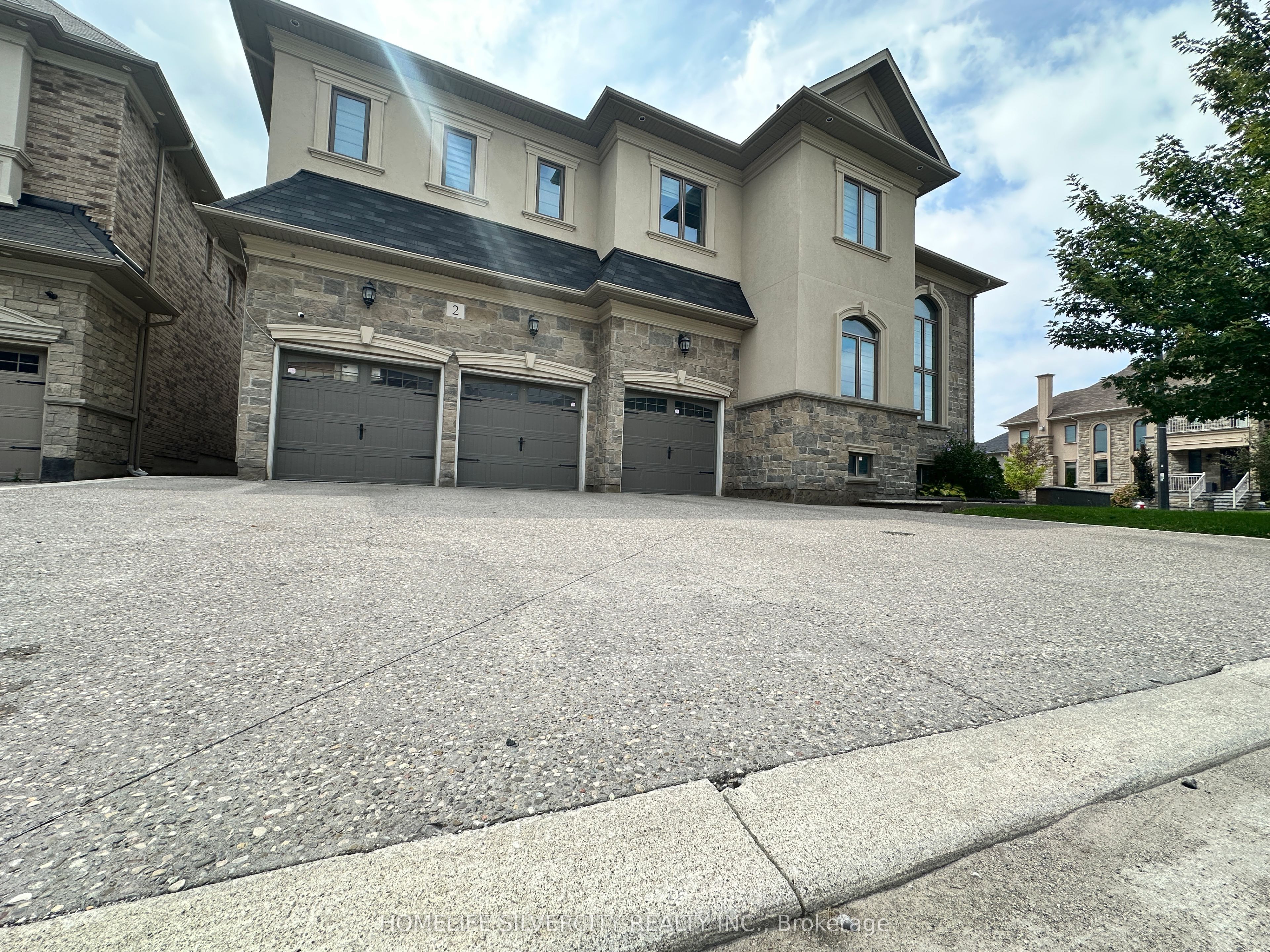 2 Tomahawk Court 2, Brampton, ON L6P 0V2