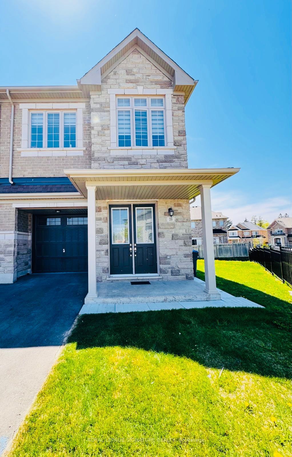 16 Hashmi Place, Brampton, ON L6Y 6K1 photo 2