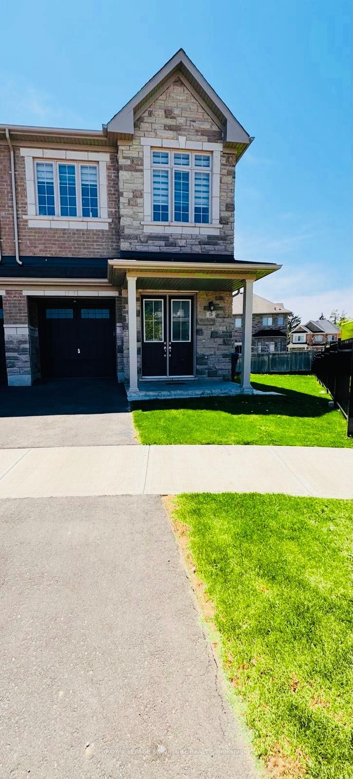 16 Hashmi Place, Brampton, ON L6Y 6K1 photo 3