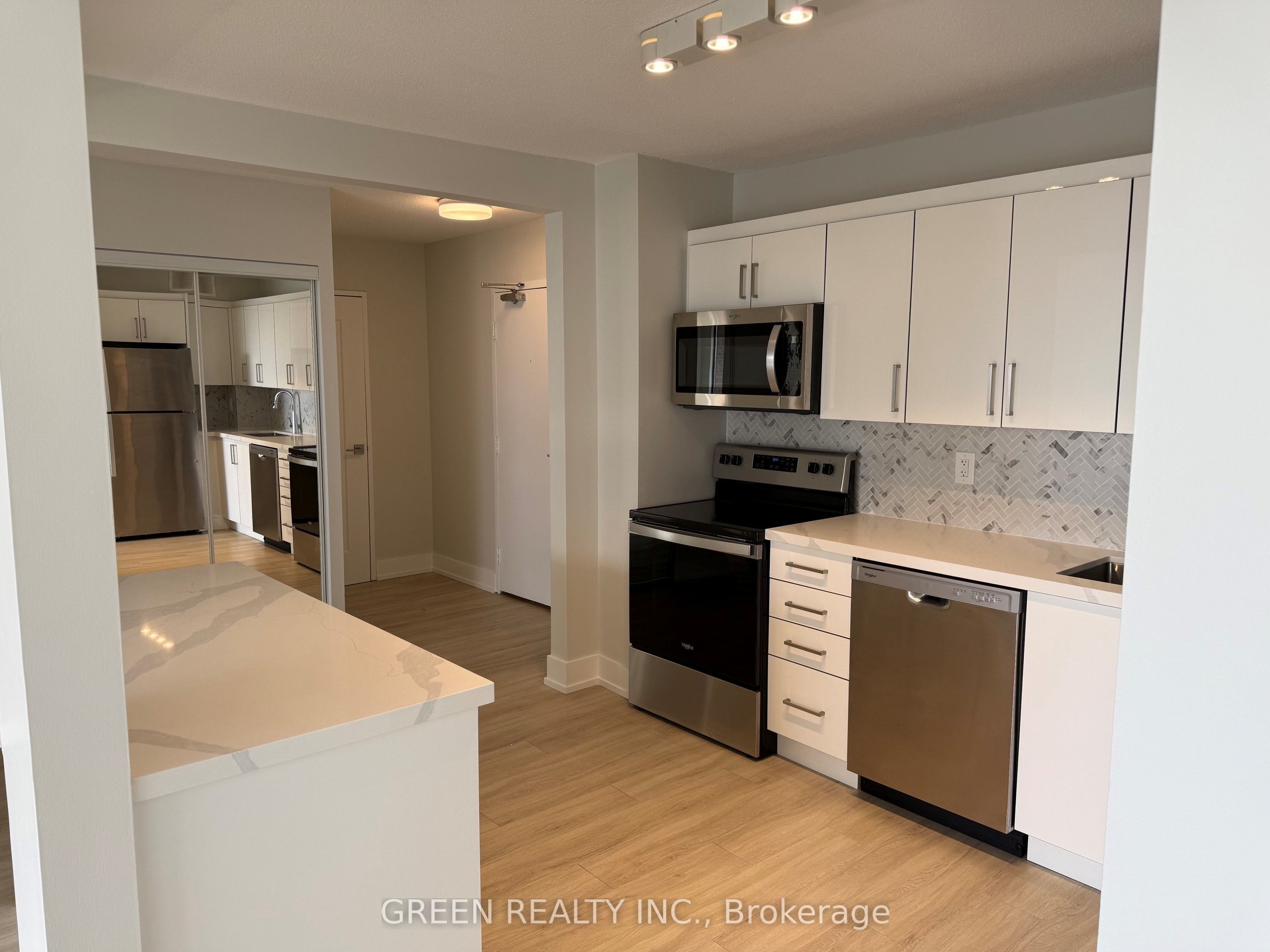 2220 Marine Drive 908, Oakville, ON L6L 1C1 photo 4