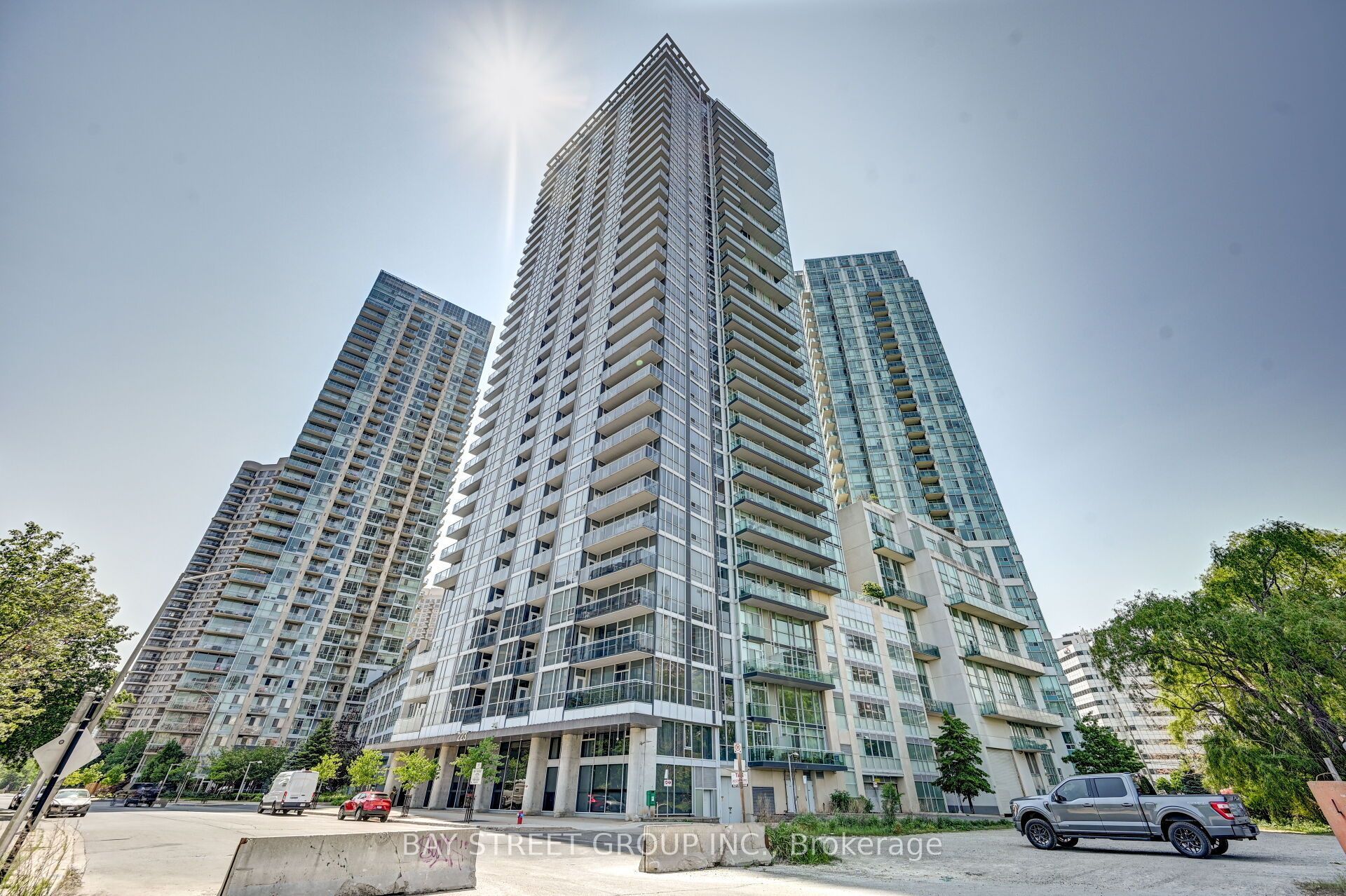 223 Webb Drive 609, Mississauga, ON L5B 0E1