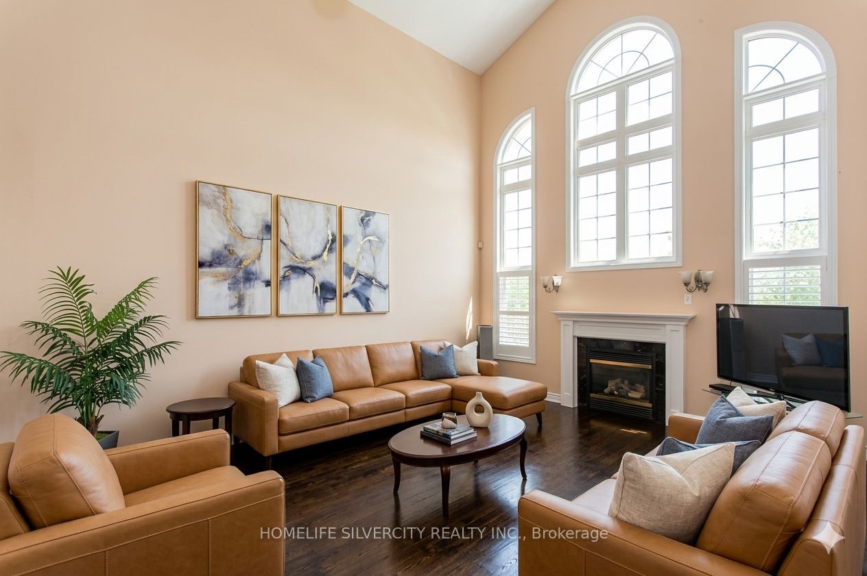 6717 Golden Hills Way, Mississauga, ON L5W 1P1 photo 3
