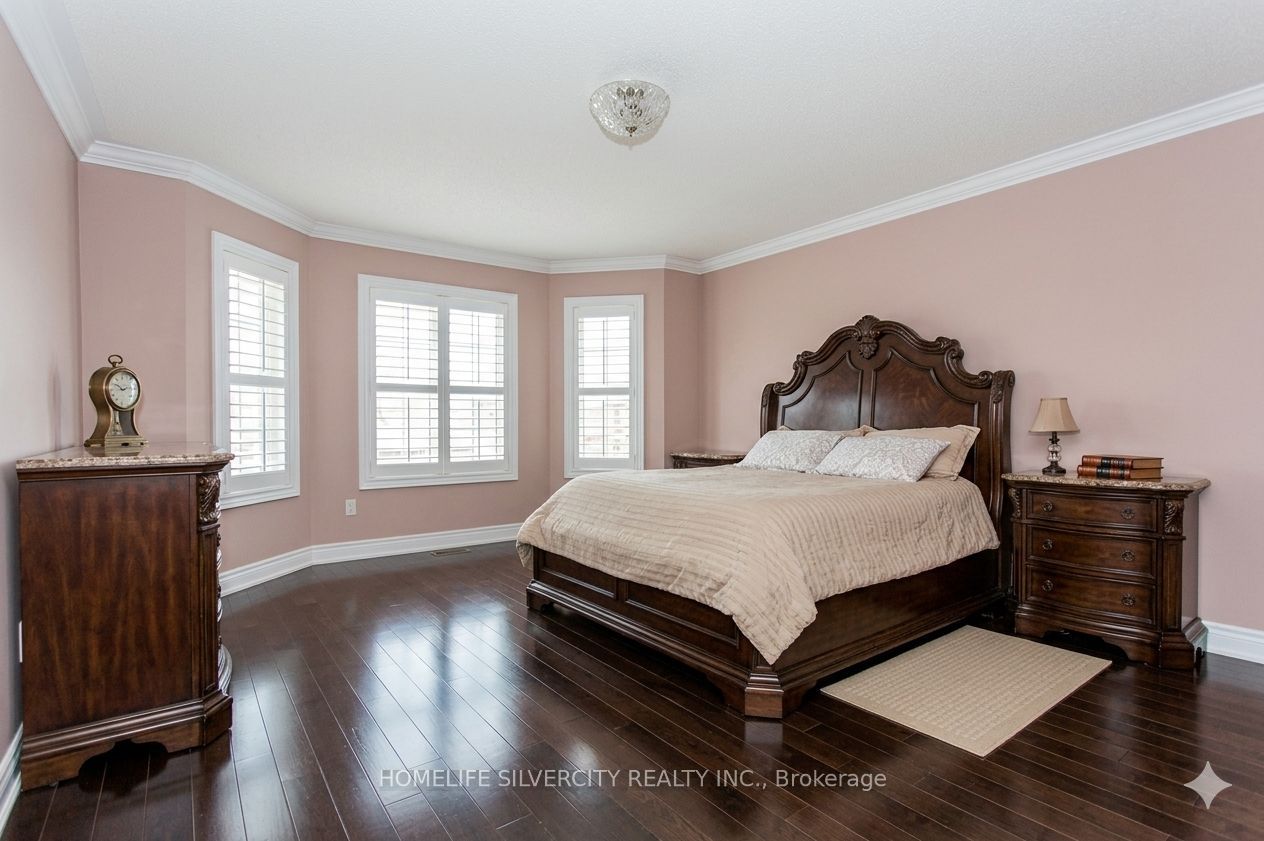 6717 Golden Hills Way, Mississauga, ON L5W 1P1 photo 4