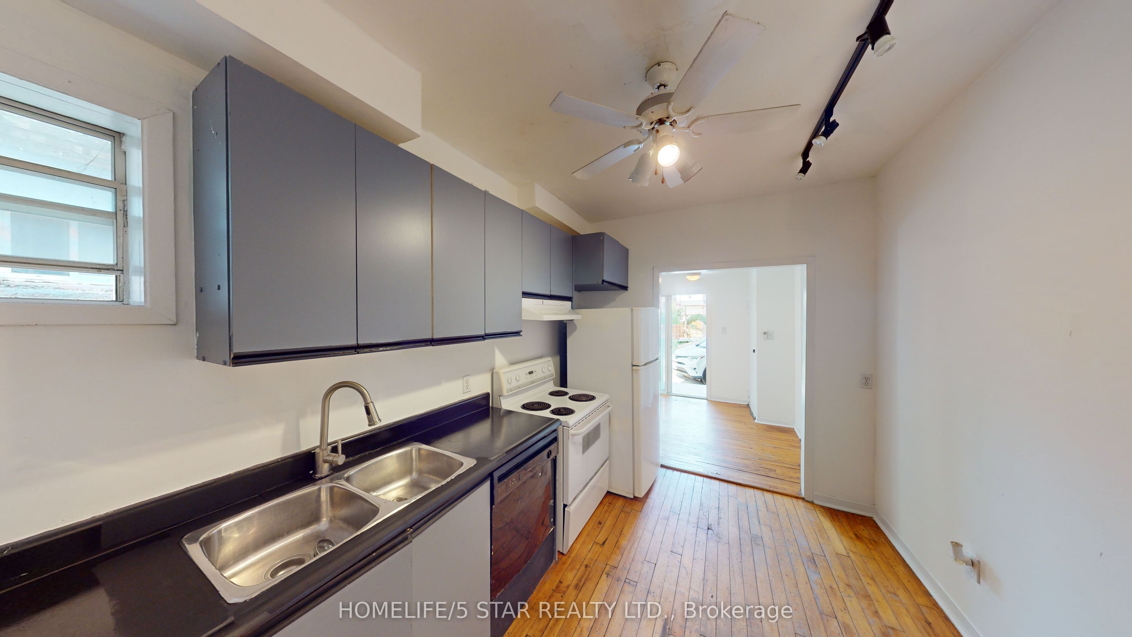 285 Salem Avenue Apt 1, Toronto, ON M6H 3C8 photo 3