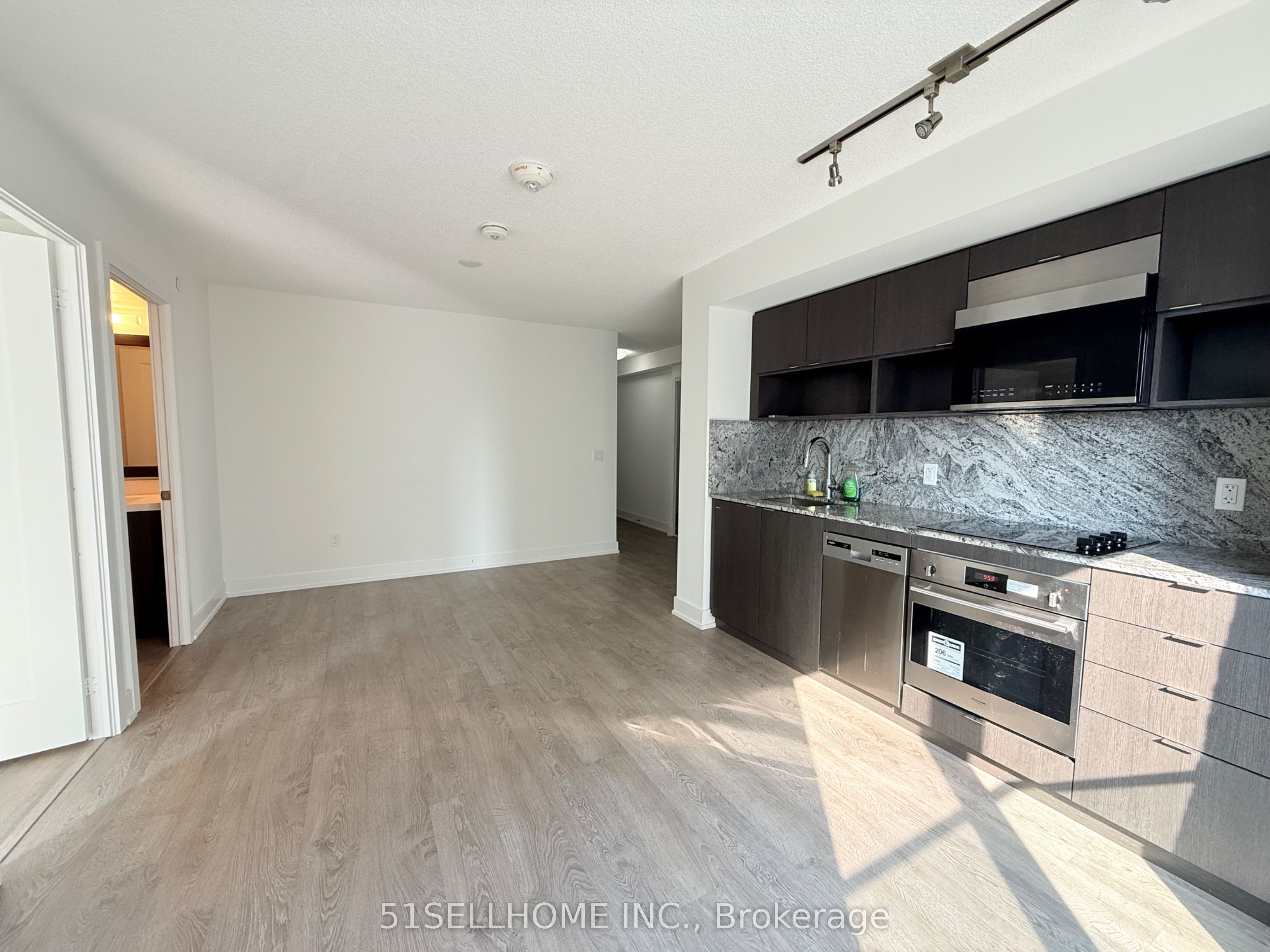 9 Mabelle Avenue 1826, Toronto, ON M9A 4X7 photo 2