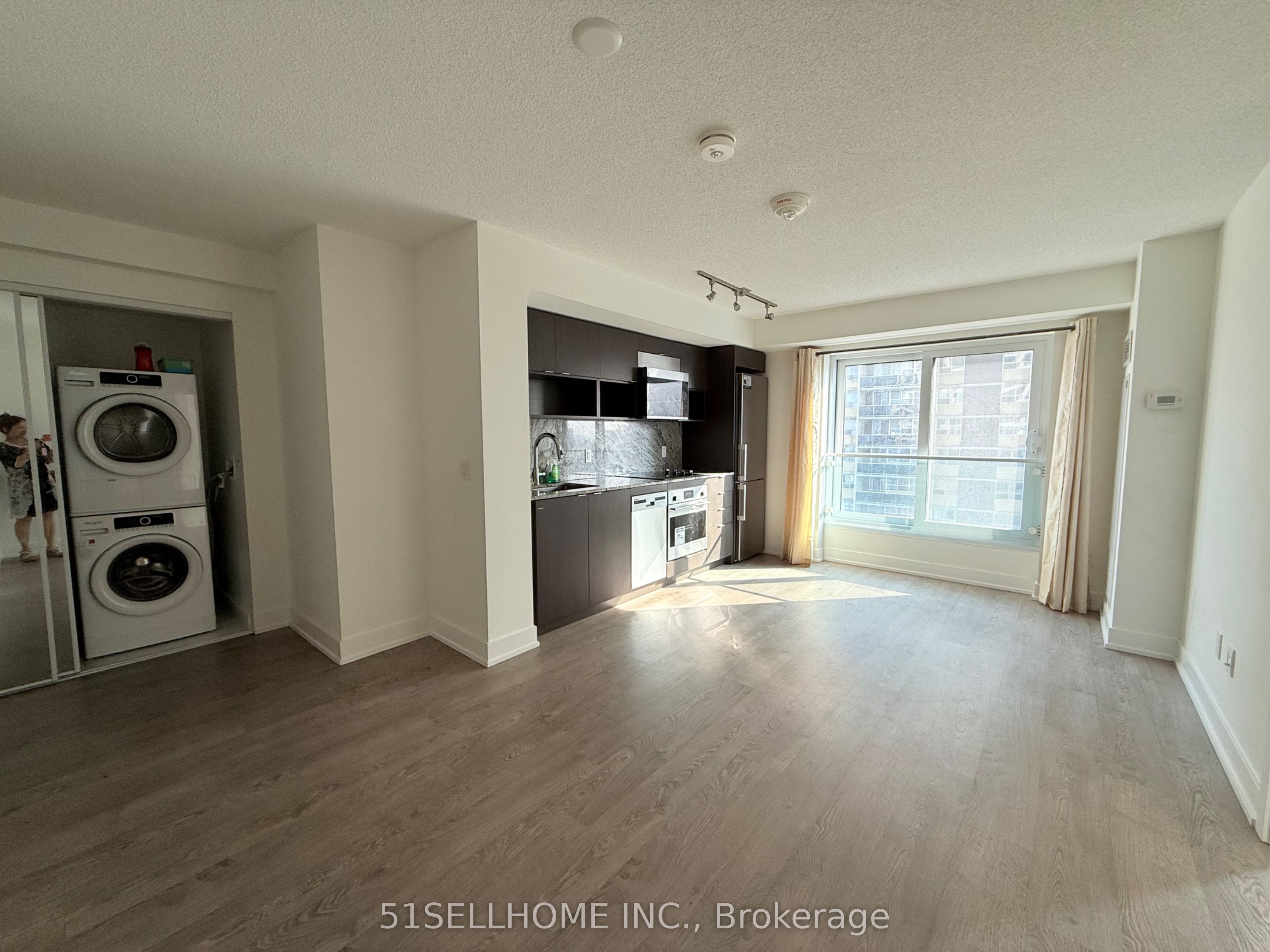 9 Mabelle Avenue 1826, Toronto, ON M9A 4X7 photo 3