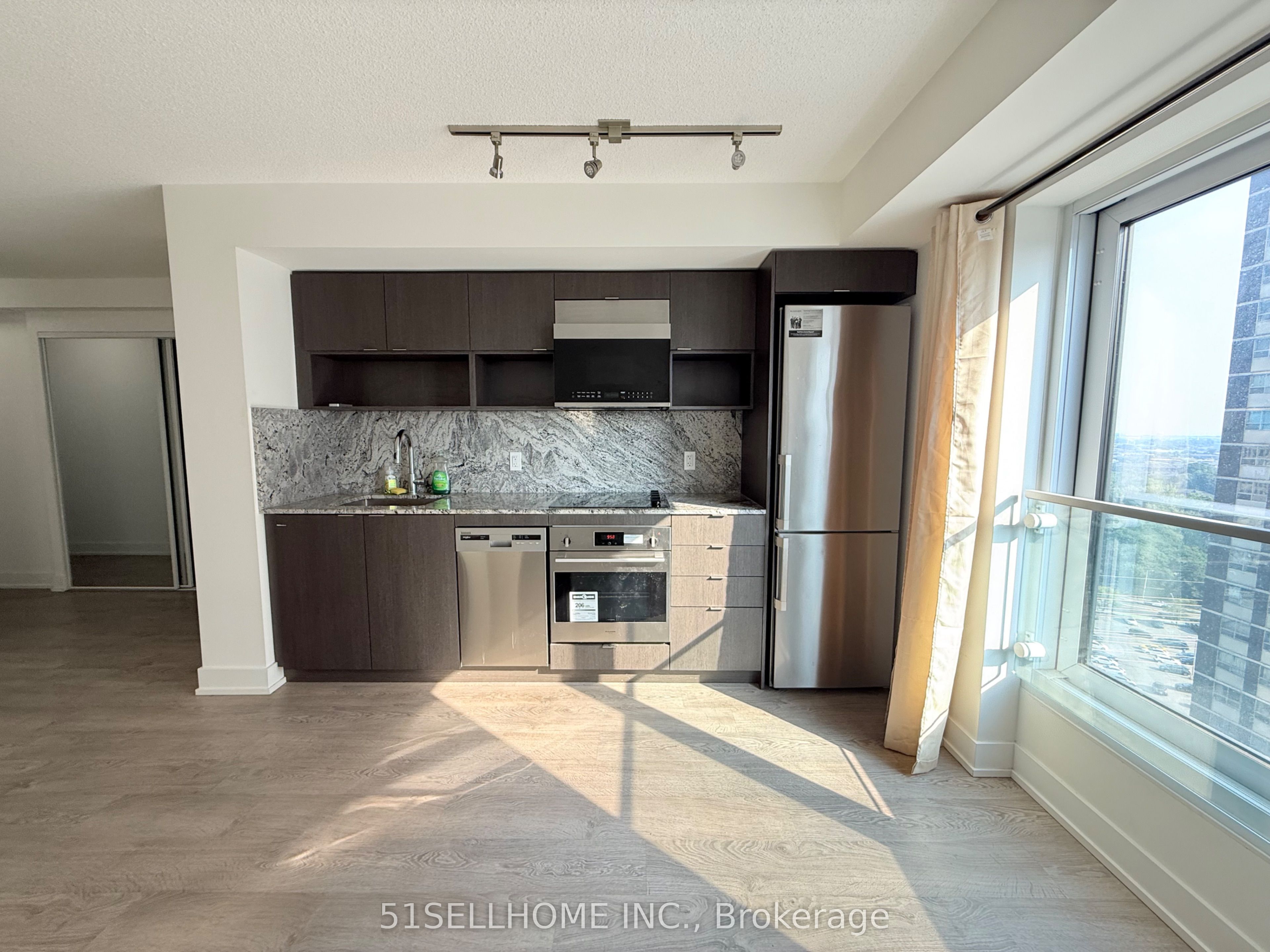 9 Mabelle Avenue 1826, Toronto, ON M9A 4X7 photo 4