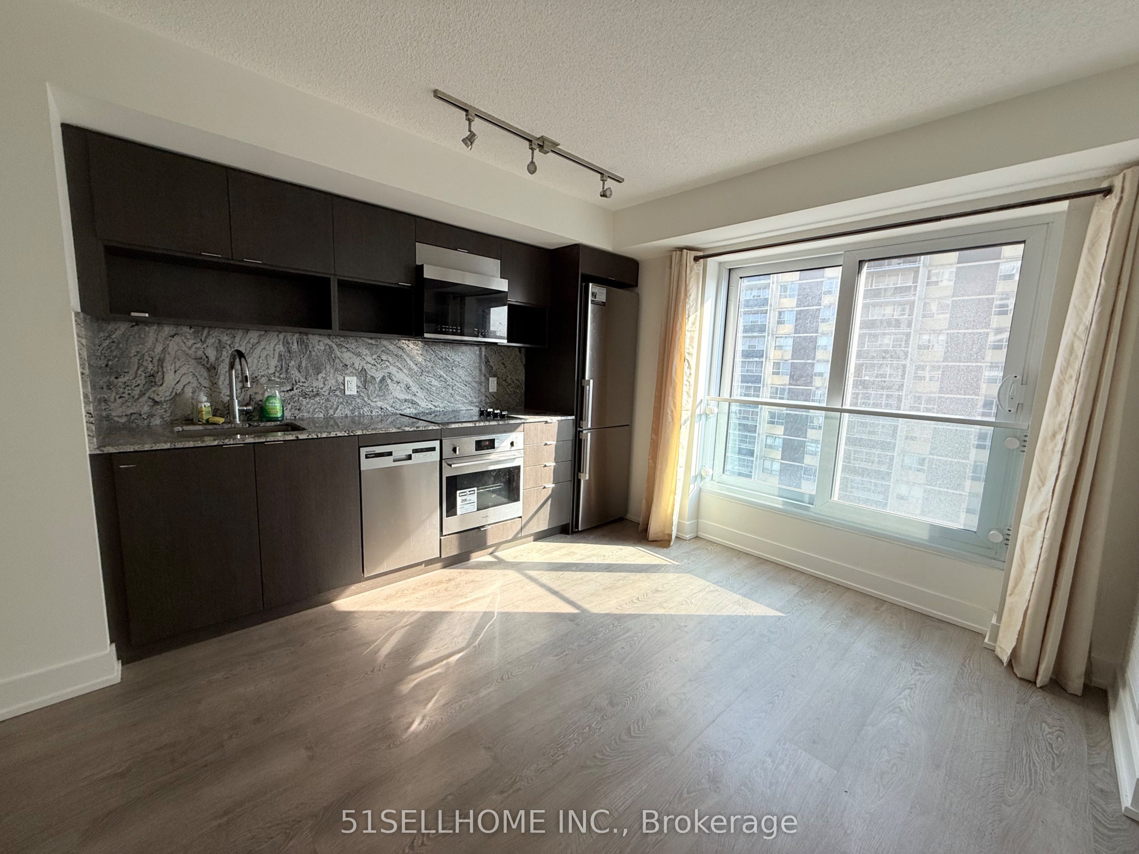 9 Mabelle Avenue 1826, Toronto, ON M9A 4X7 photo 5