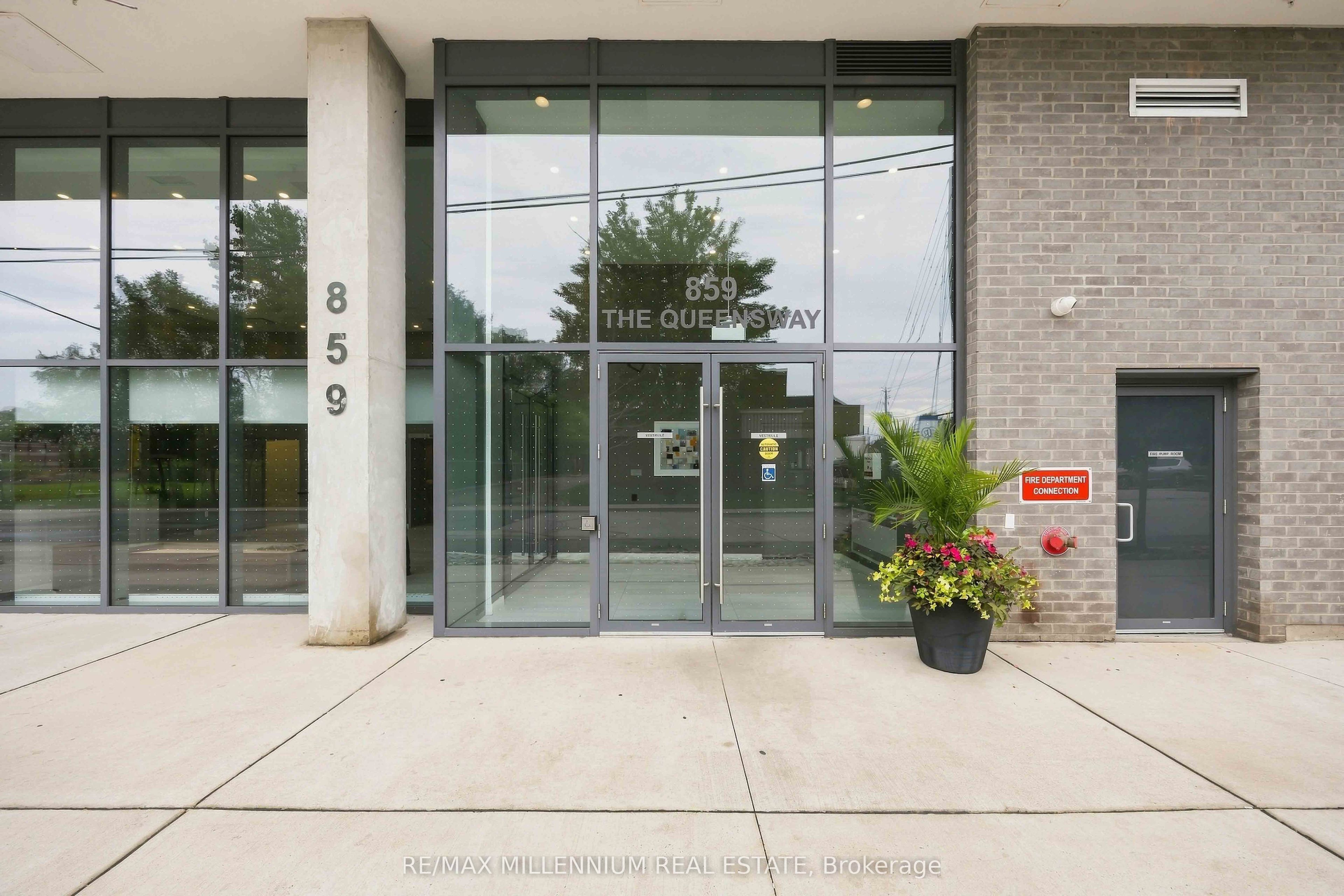 859 The Queensway 217, Toronto, ON M8Z 1N8 photo 2
