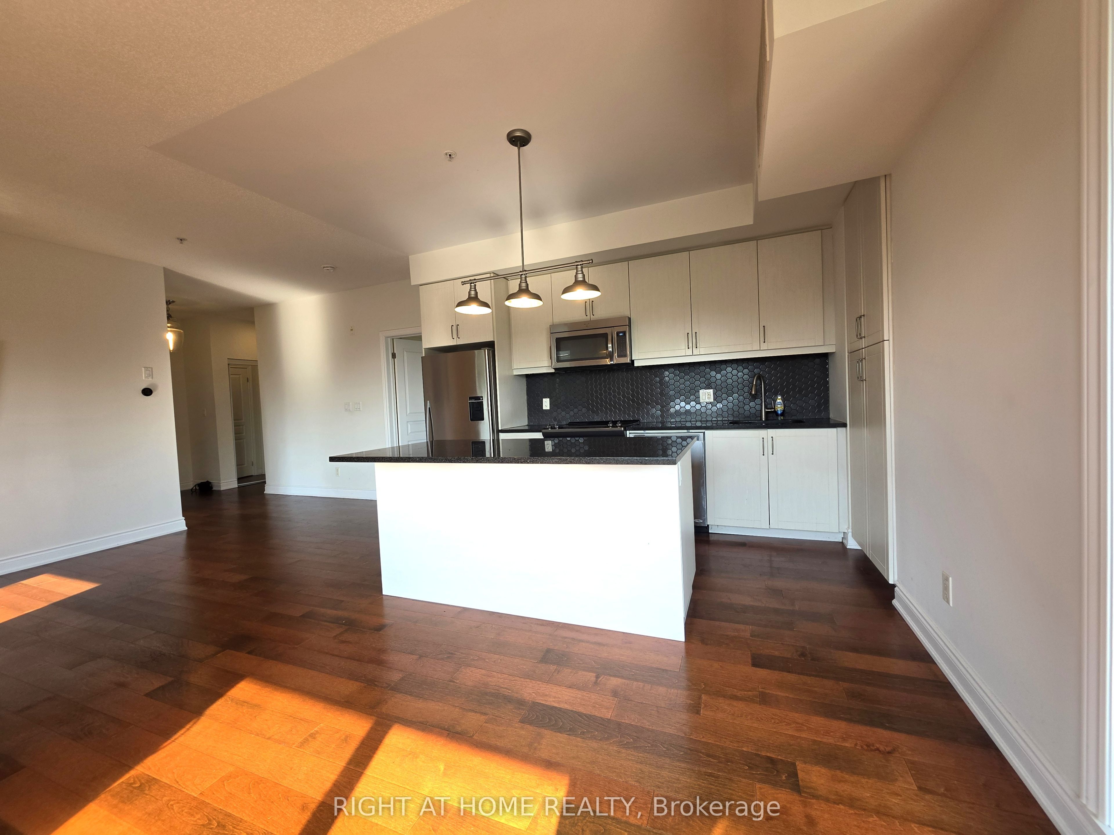 3170 Erin Mills Parkway 236, Mississauga, ON L5L 0B6 photo 4